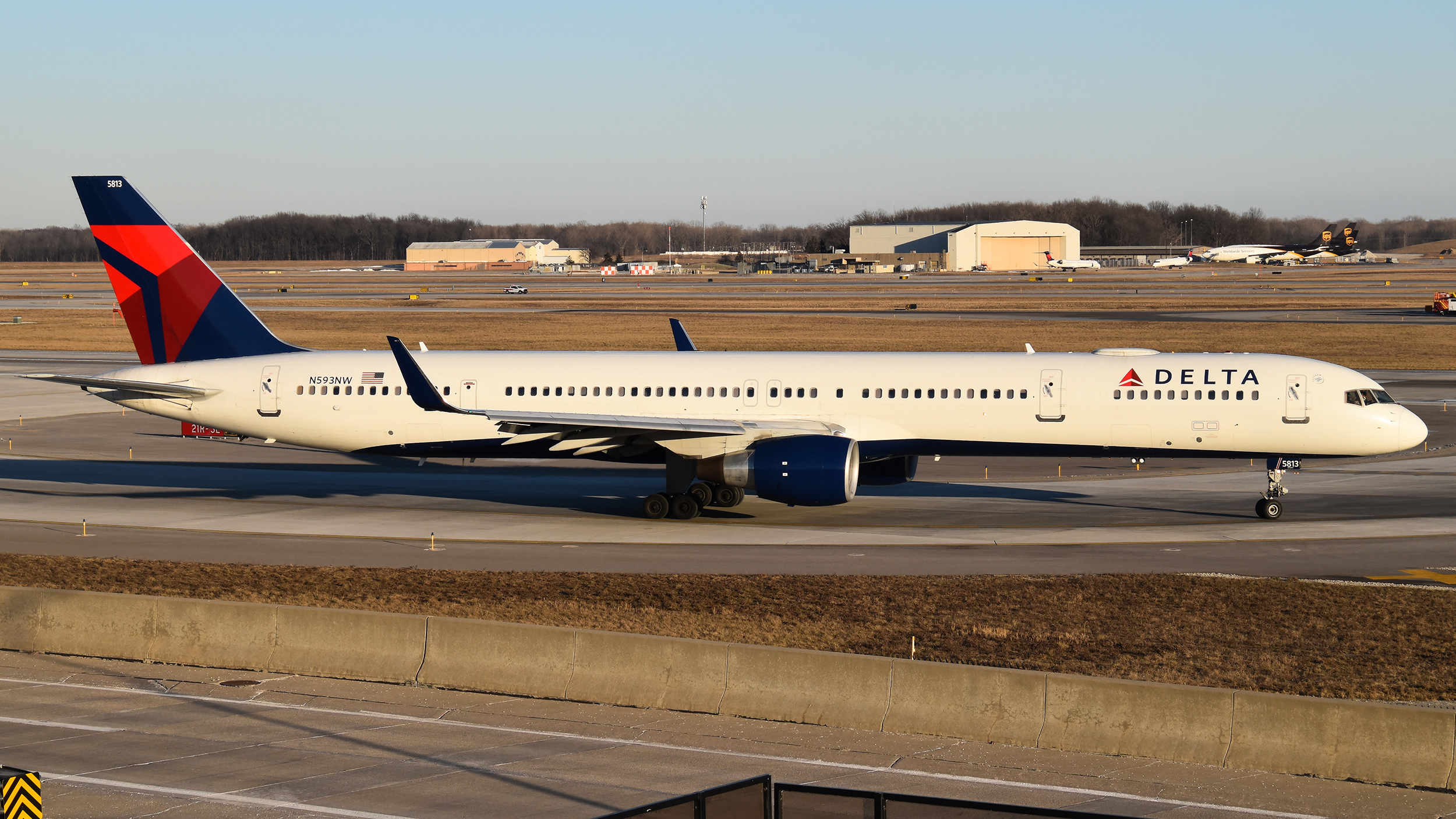 Full size: Delta Airlines Boeing 757-300 N593NW at Detroit Metro Wayne County Airport