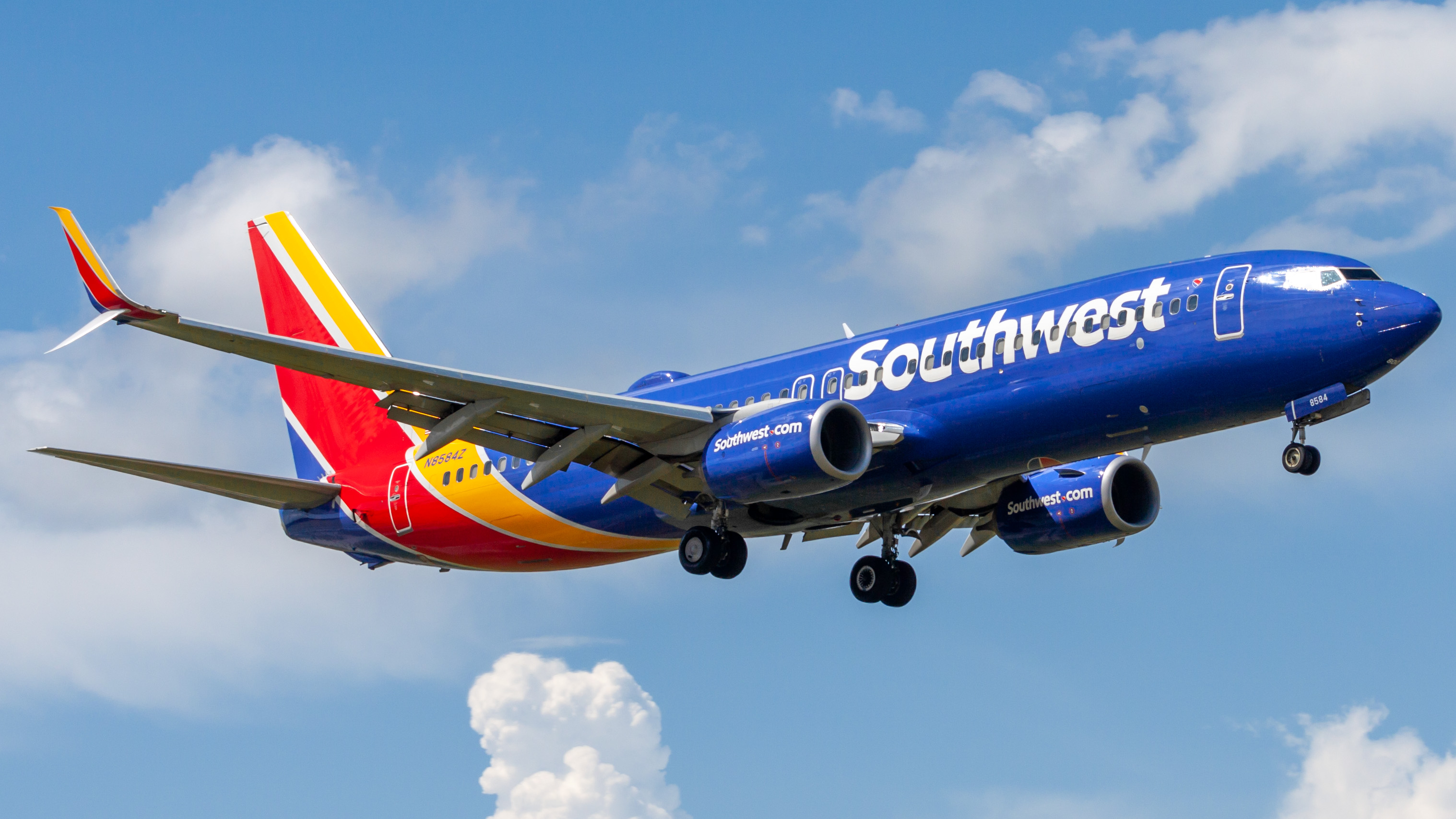 Full size: Southwest Airlines Boeing 737-800 N8584Z at William P Hobby Airport