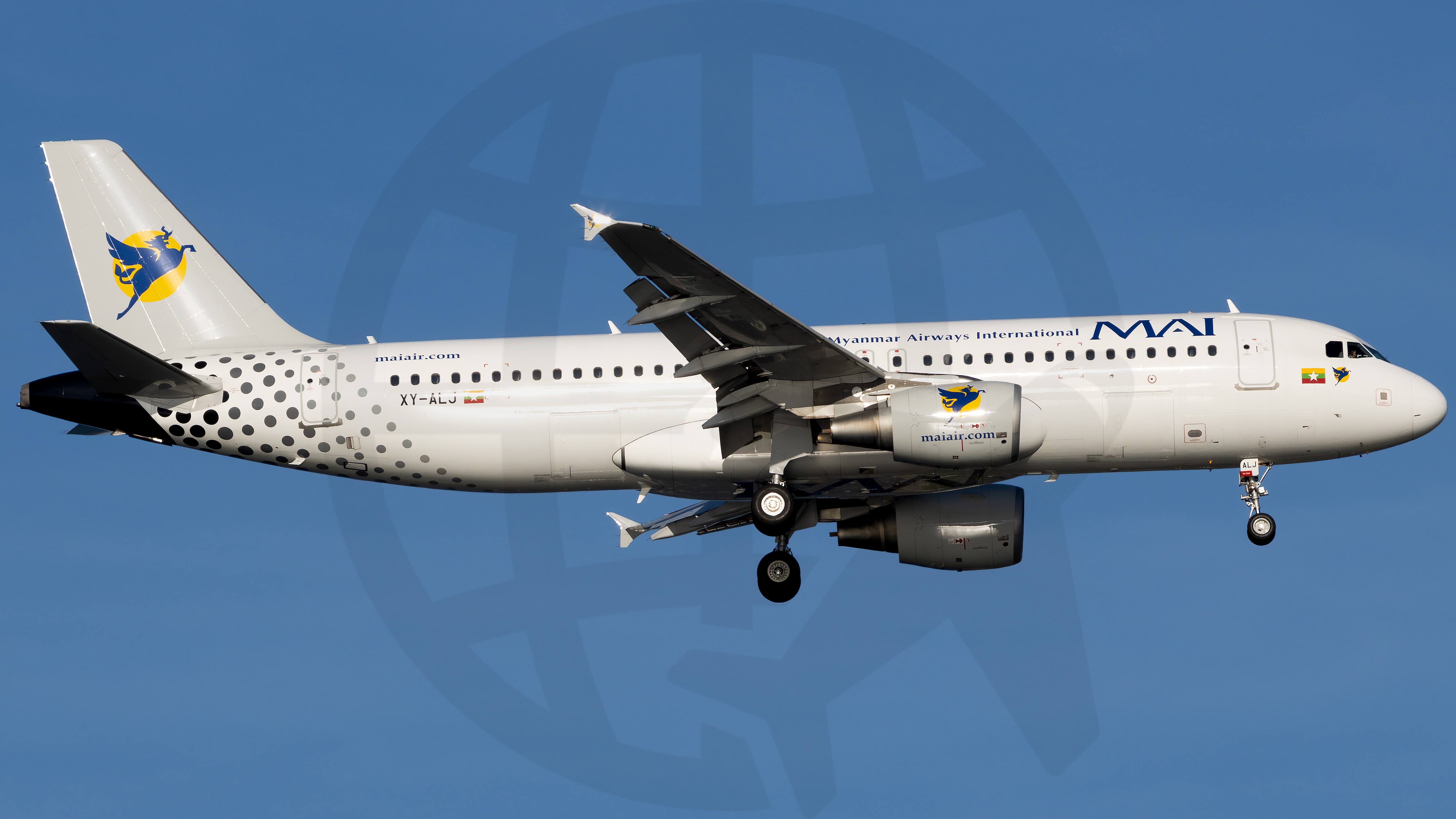 Full size: Myanmar Airways International Airbus A320 XY-ALJ at Singapore-Changi Airport