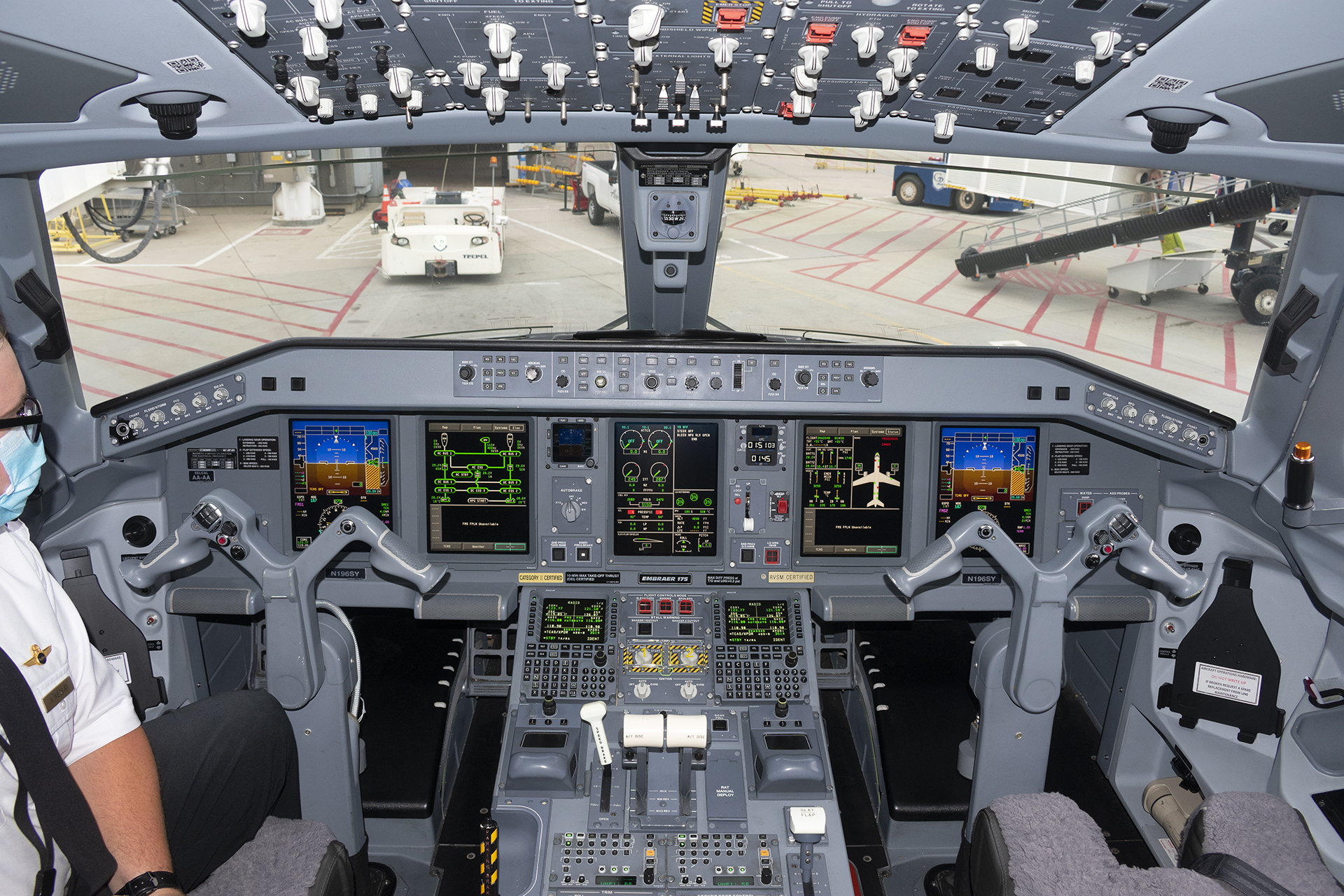 Full size: Alaska Airlines Embraer E175 N196SY at Salt Lake City International Airport
