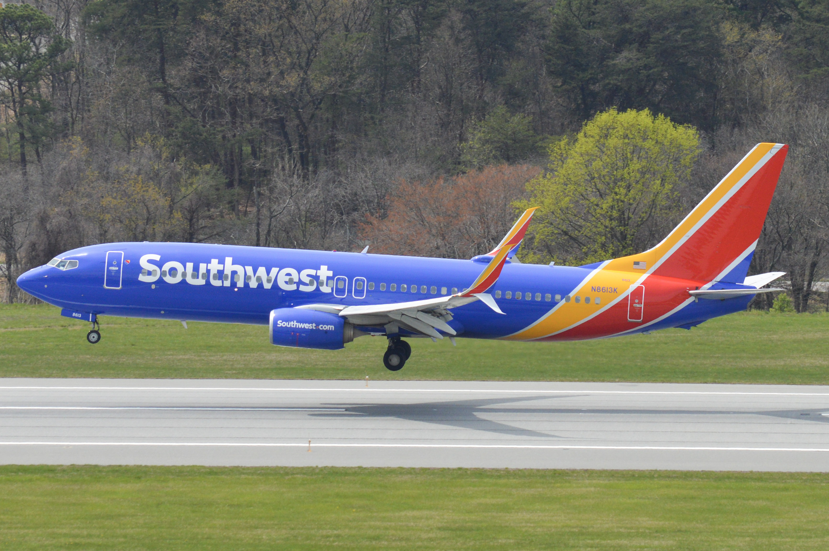 Full size: Southwest Airlines Boeing 737-800 N8613K at Baltimore/Washington International Thurgood Marshall Airport
