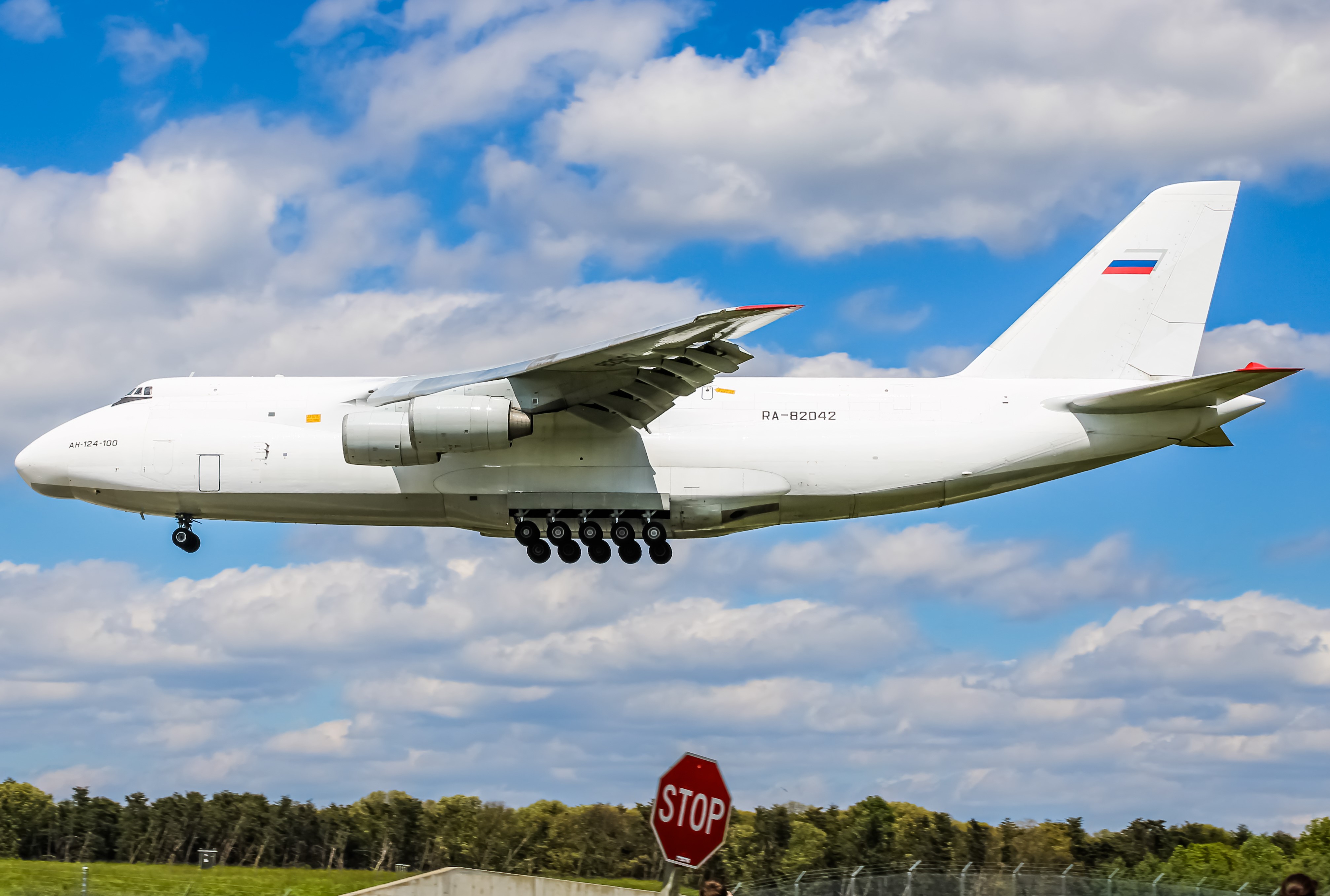 Full size: Volga-Dnepr Airlines Antonov An-124 RA-82042 at Baltimore/Washington International Thurgood Marshall Airport