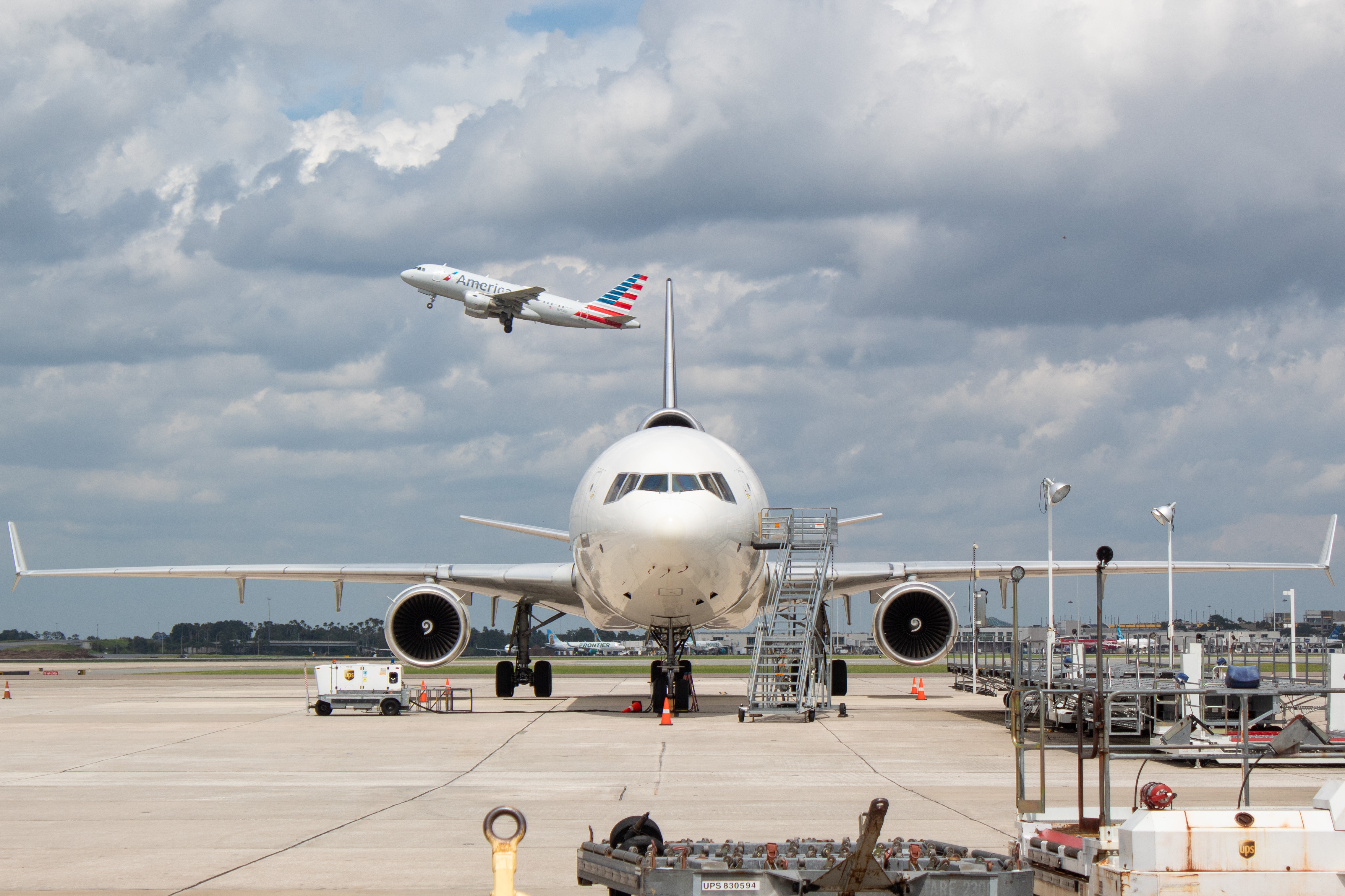 Full size: United Parcel Service McDonnell Douglas MD-11F N286UP at Orlando International Airport