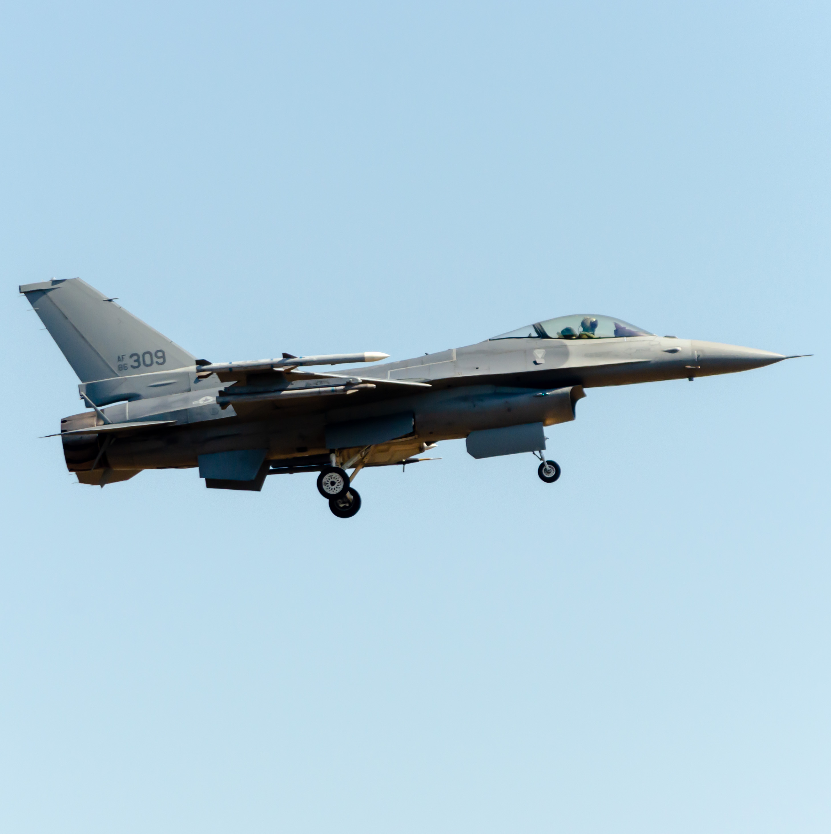 Full size: Air National Guard General Dynamics F-16 Fighting Falcon 86-0309 at Atlantic City International Airport
