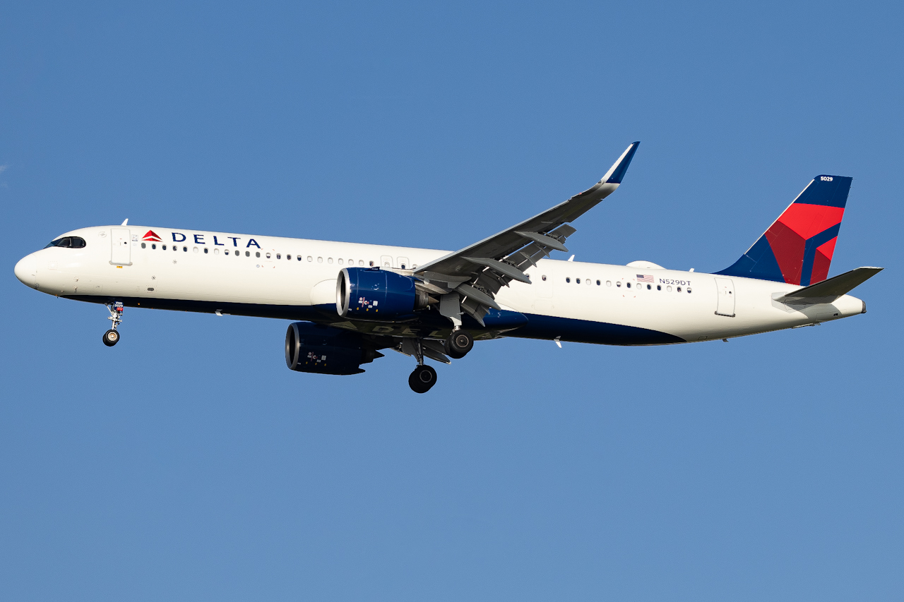 Full size: Delta Airlines Airbus A321NEO N529DT at Tampa International Airport