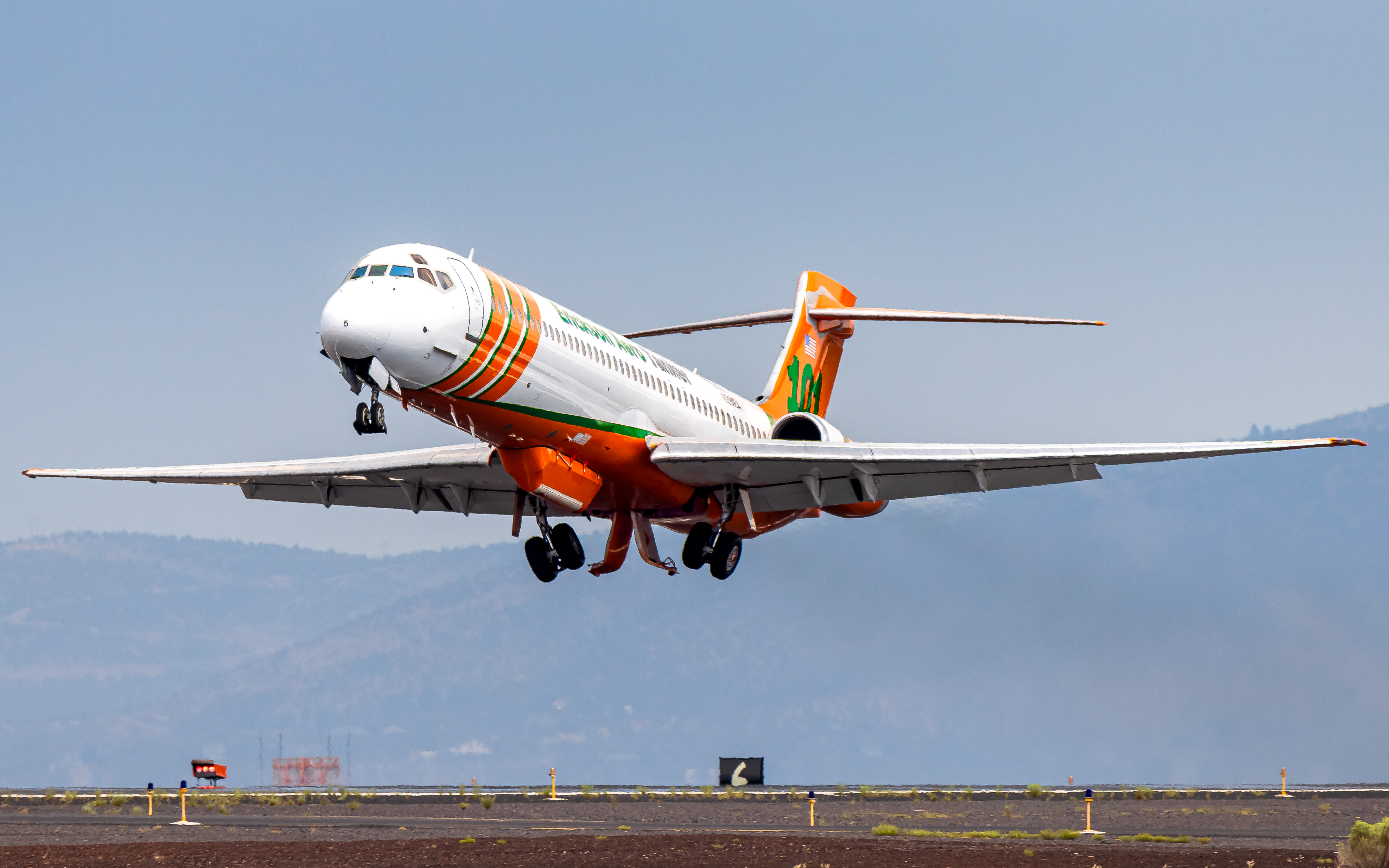 Full size: Erickson Air Tanker McDonnell Douglas MD-87 N291EA at Roberts Field Airport