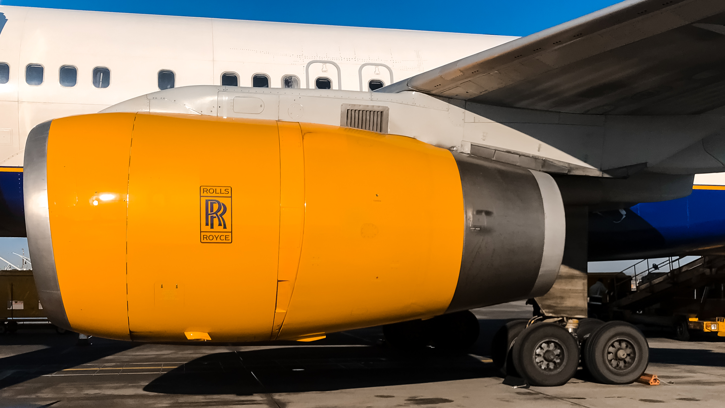 Full size: Icelandair Boeing 757-200 TF-ISF at Munich International Airport