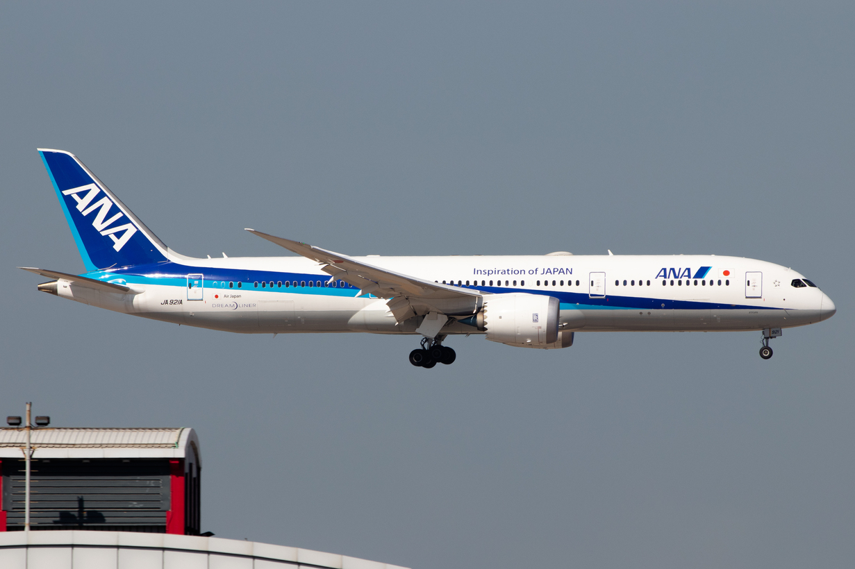 Full size: All Nippon Airways Boeing 787-9 JA921J at Hong Kong International Airport