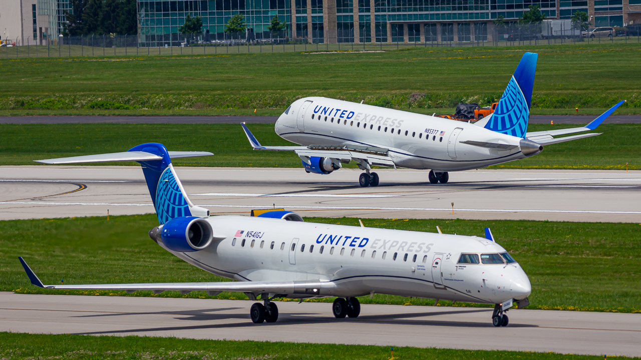 Full size: United Express Mitsubishi CRJ-550 N541GJ at John Glenn Columbus International Airport