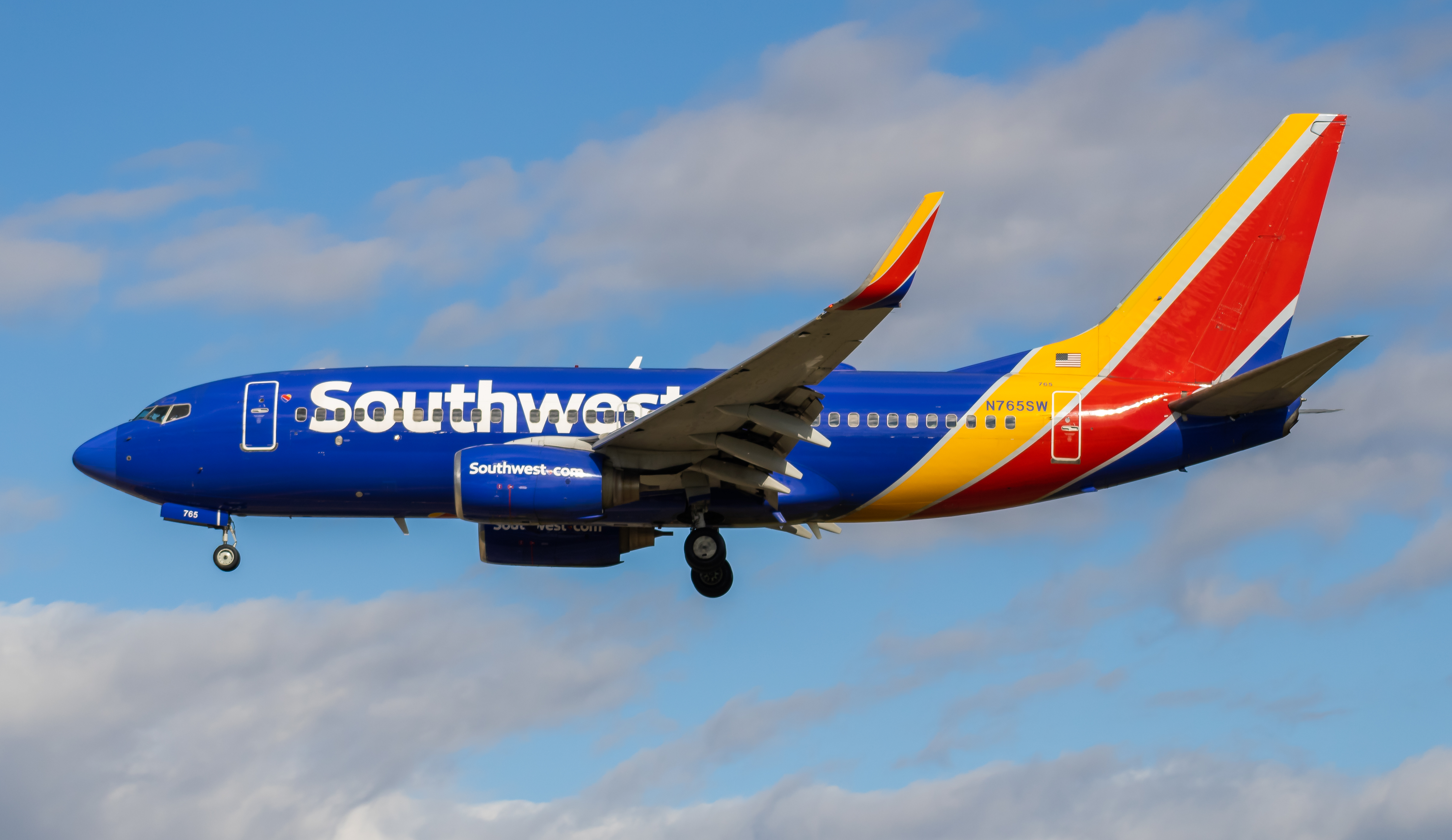 Full size: Southwest Airlines Boeing 737-700 N765SW at Baltimore/Washington International Thurgood Marshall Airport