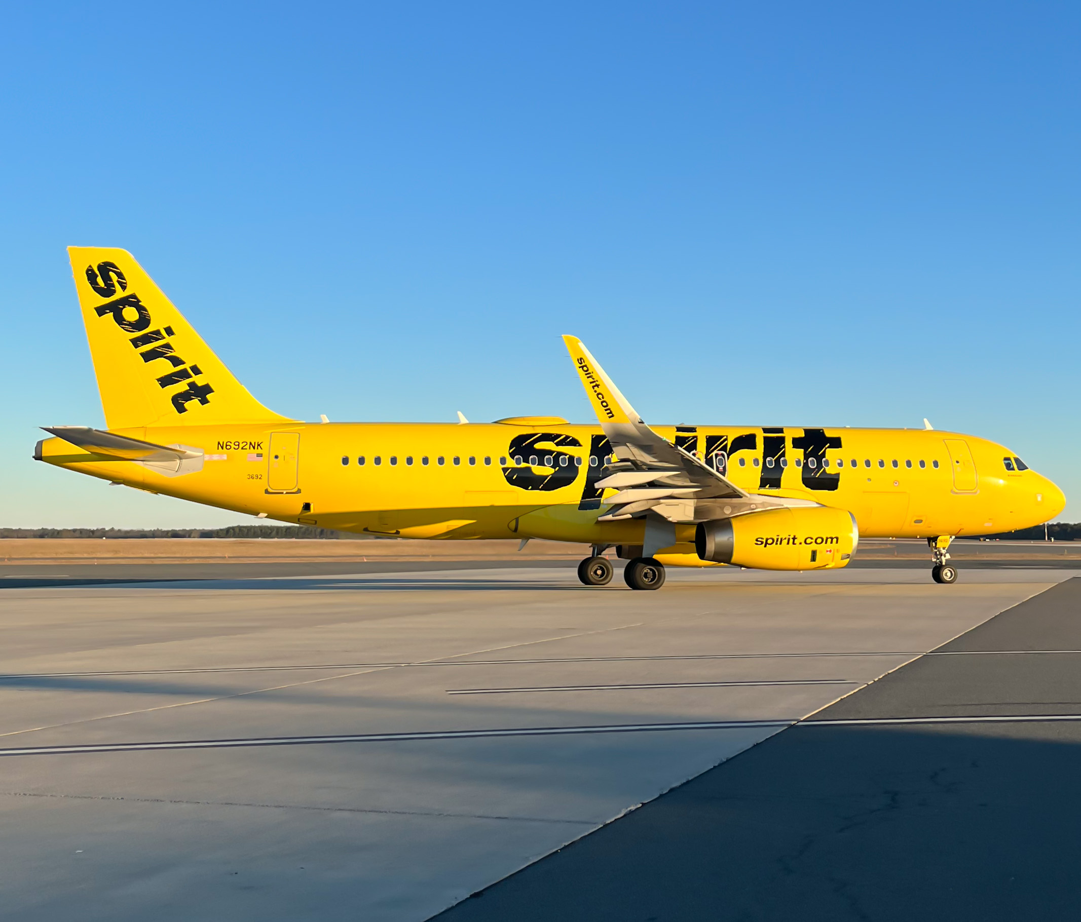 Full size: Spirit Airlines Airbus A320 N692NK at Atlantic City International Airport