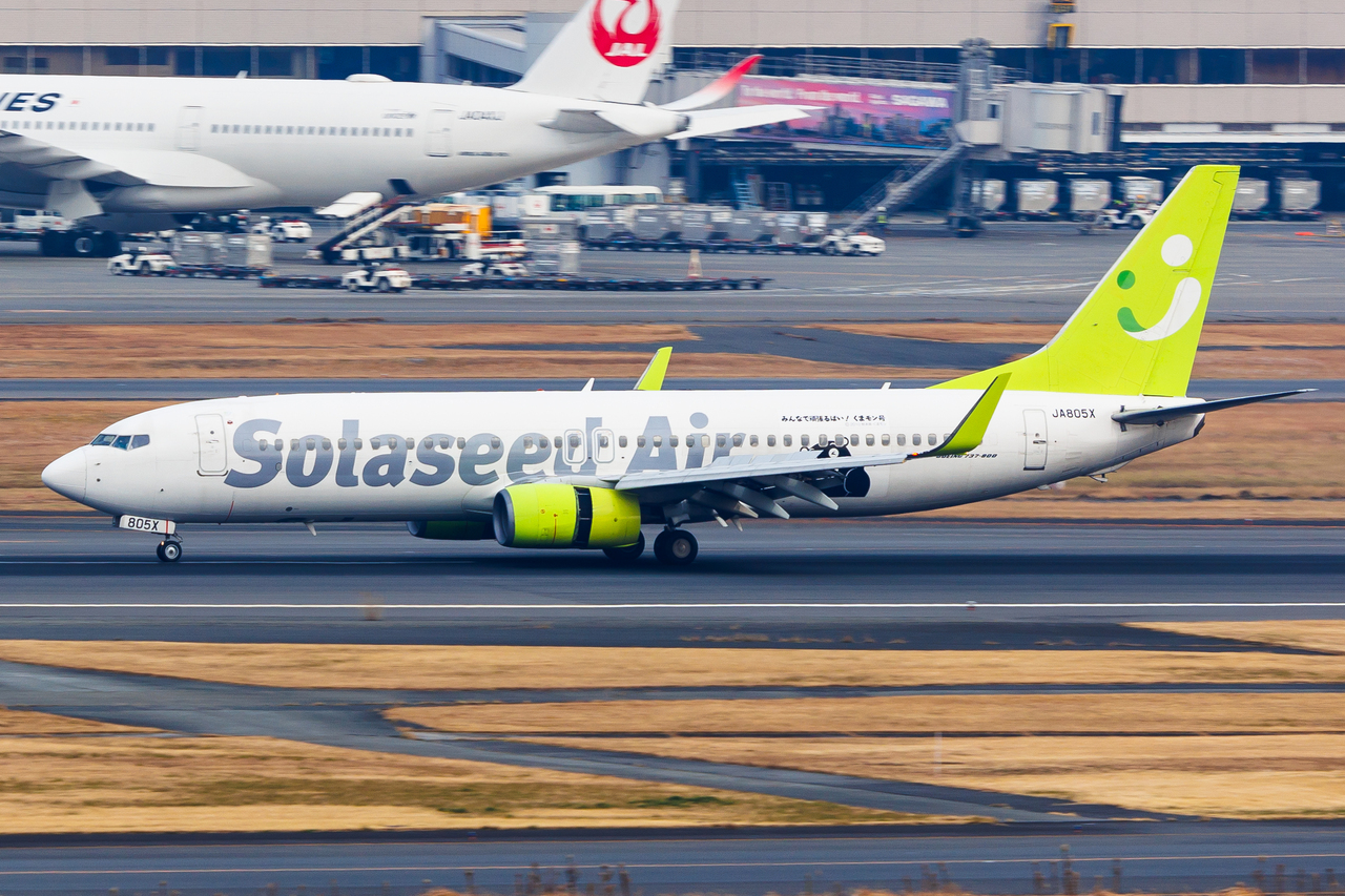 Full size: Solaseed Air Boeing 737-800 JA805X at Tokyo-Haneda Airport