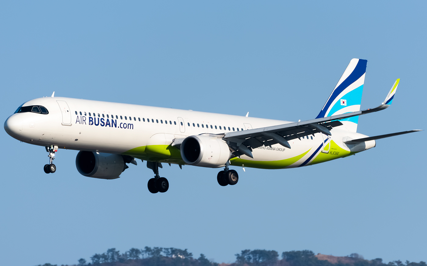 Full size: Air Busan Airbus A321NEO HL8366 at Gimhae International Airport
