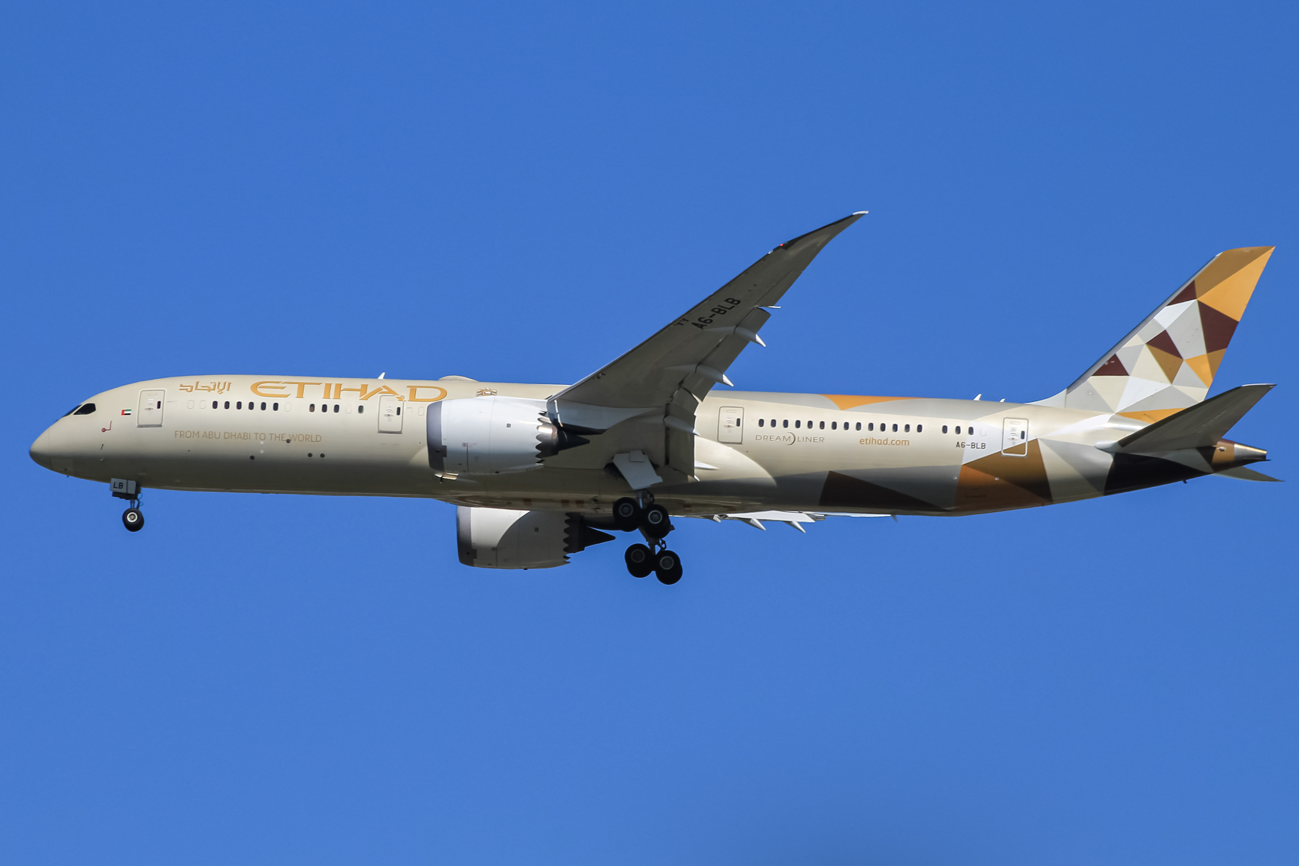 Full size: Etihad Airways Boeing 787-9 A6-BLB at Washington Dulles International Airport