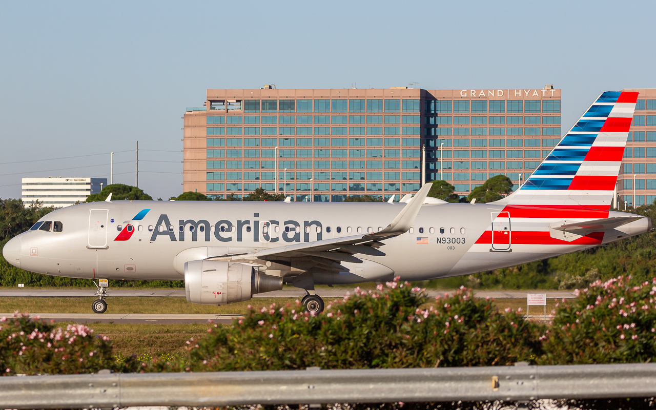 Full size: American Airlines Airbus A319 N93003 at Tampa International Airport