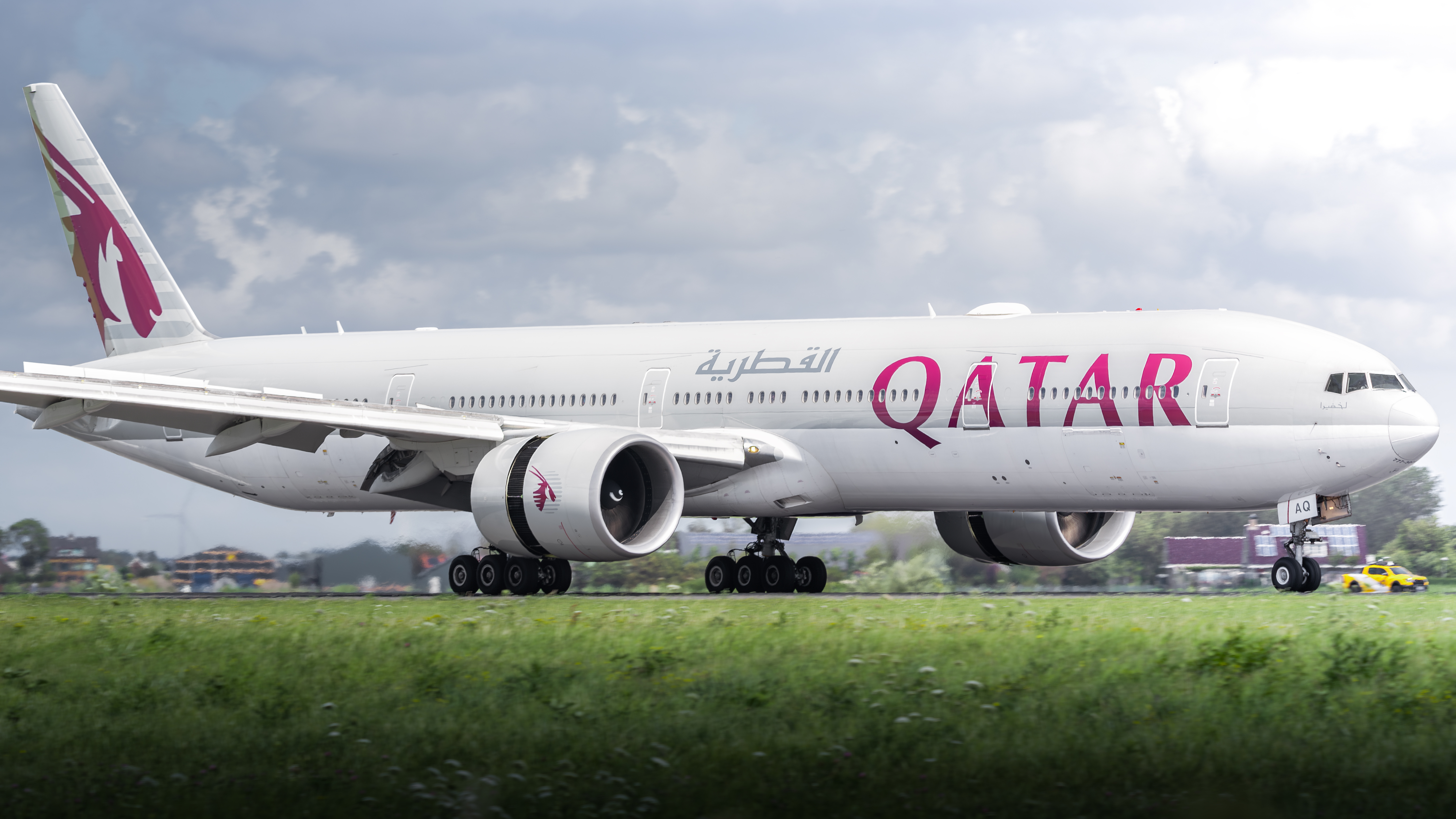 Full size: Qatar Airways Boeing 777-300ER A7-BAQ at Amsterdam Schiphol Airport