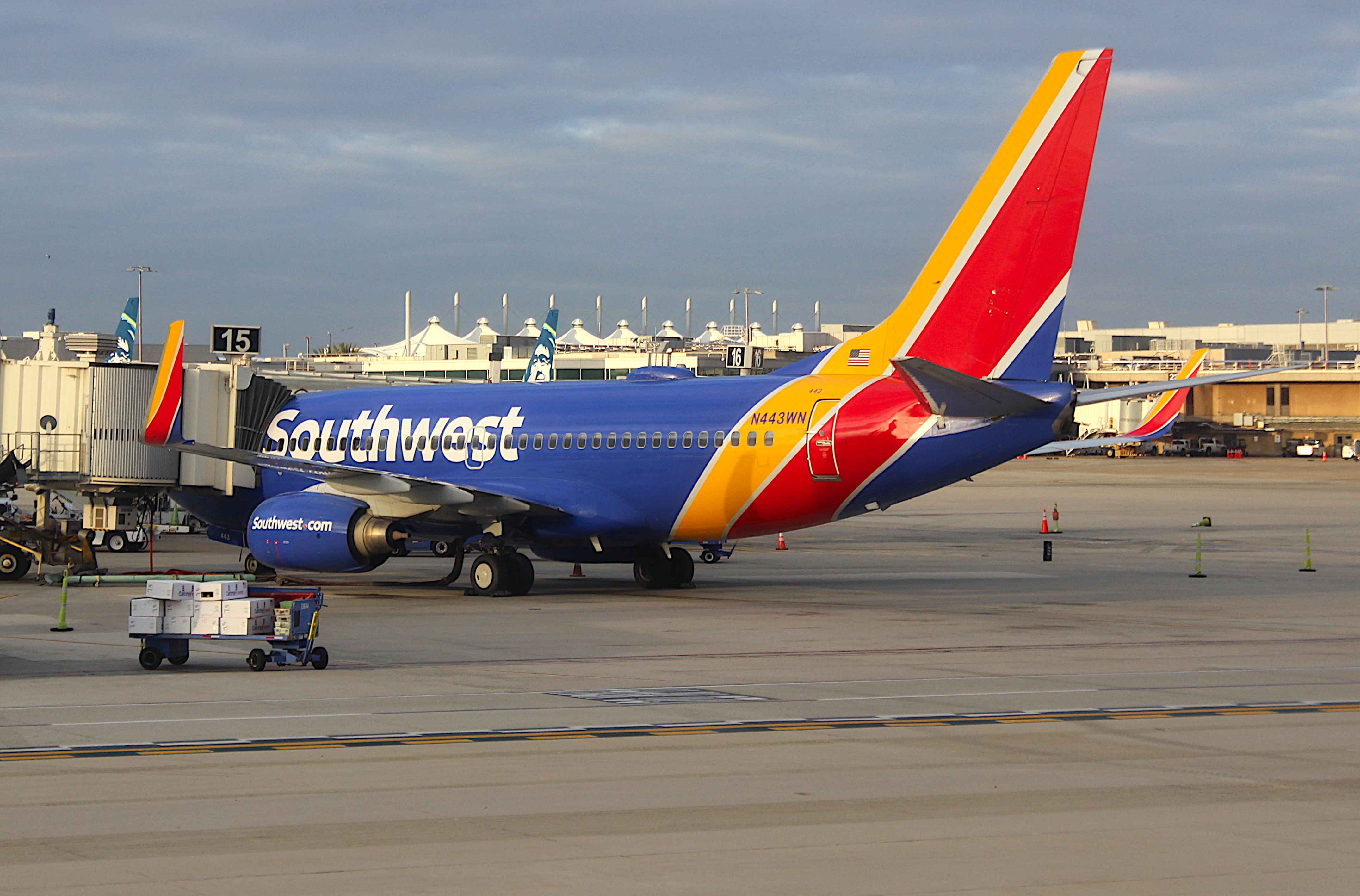 Full size: Southwest Airlines Boeing 737-700 N443WN at San Diego International Airport