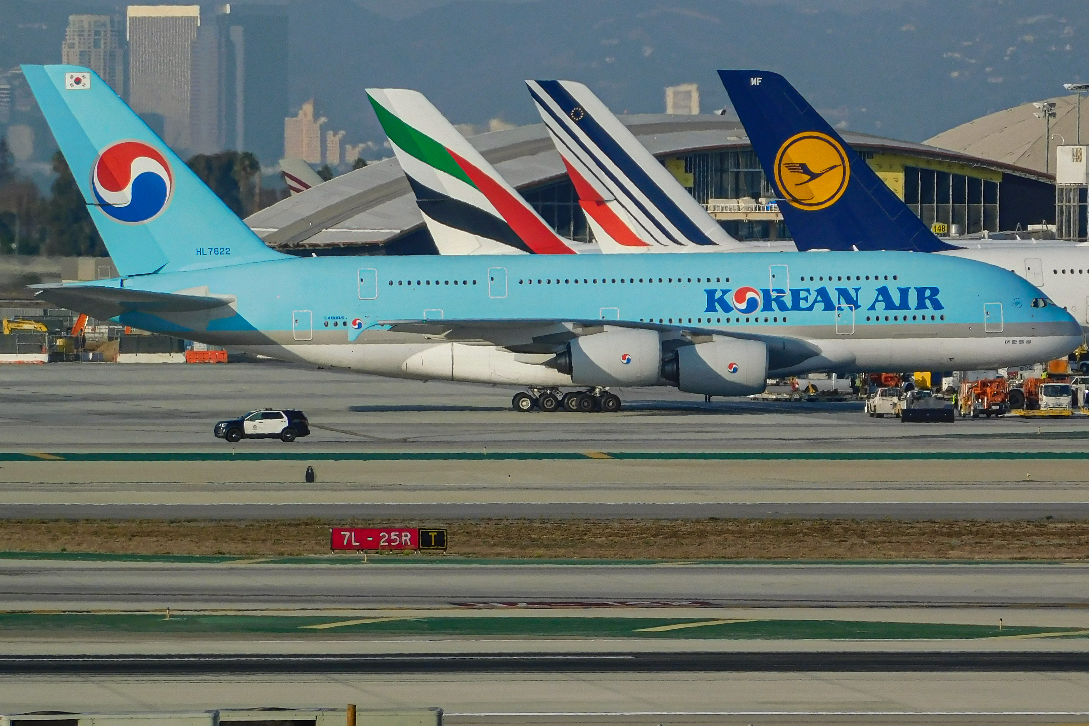 Full size: Korean Air A380-800 HL7622 at Los Angeles International Airport