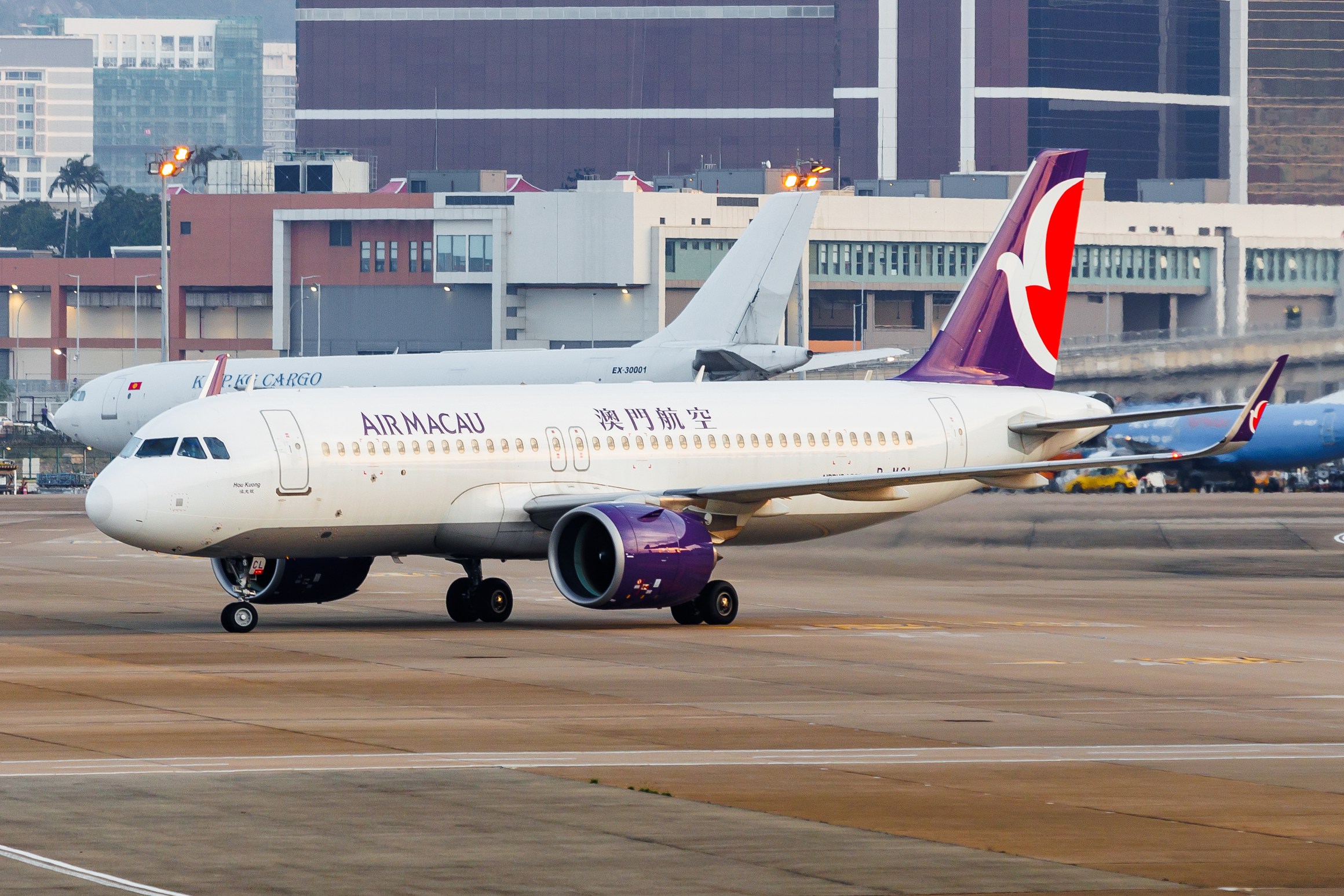 Full size: Air Macau Airbus A320NEO B-MCL at Macau International Airport