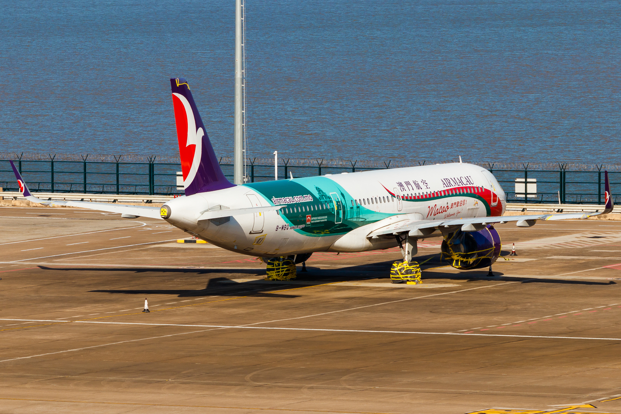 Full size: Air Macau Airbus A321NEO B-MBQ at Macau International Airport