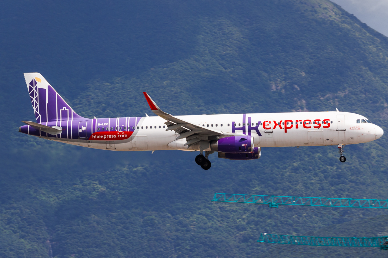 Full size: Hong Kong Express Airbus A321-200 B-LEC at Hong Kong International Airport
