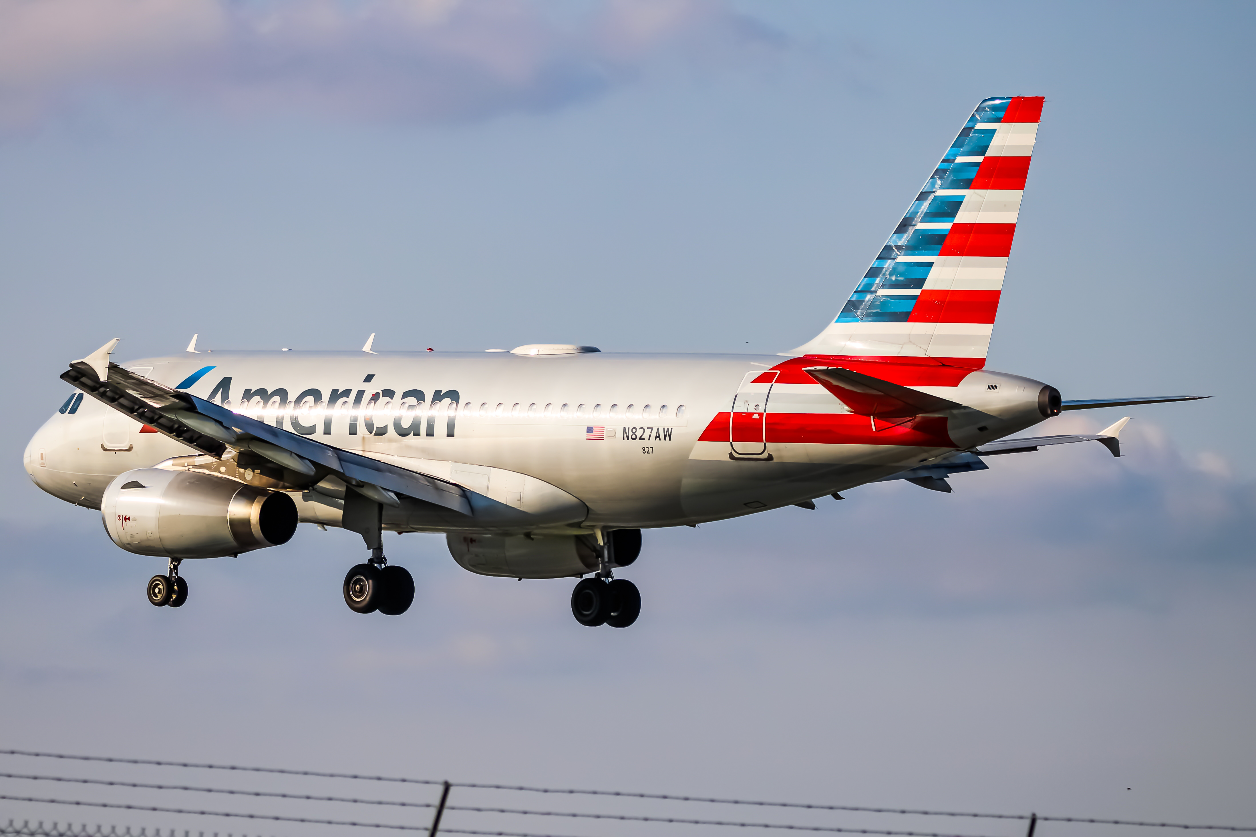 Full size: American Airlines Airbus A319 N827AW at Baltimore/Washington International Thurgood Marshall Airport