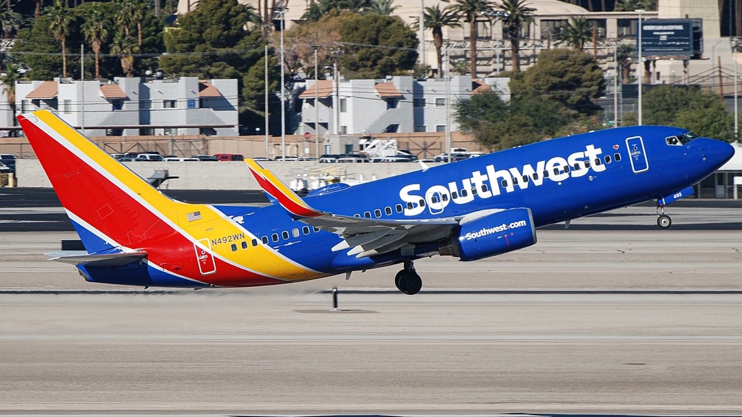 Full size: Southwest Airlines Boeing 737-700 N492WN at Harry Reid International Airport