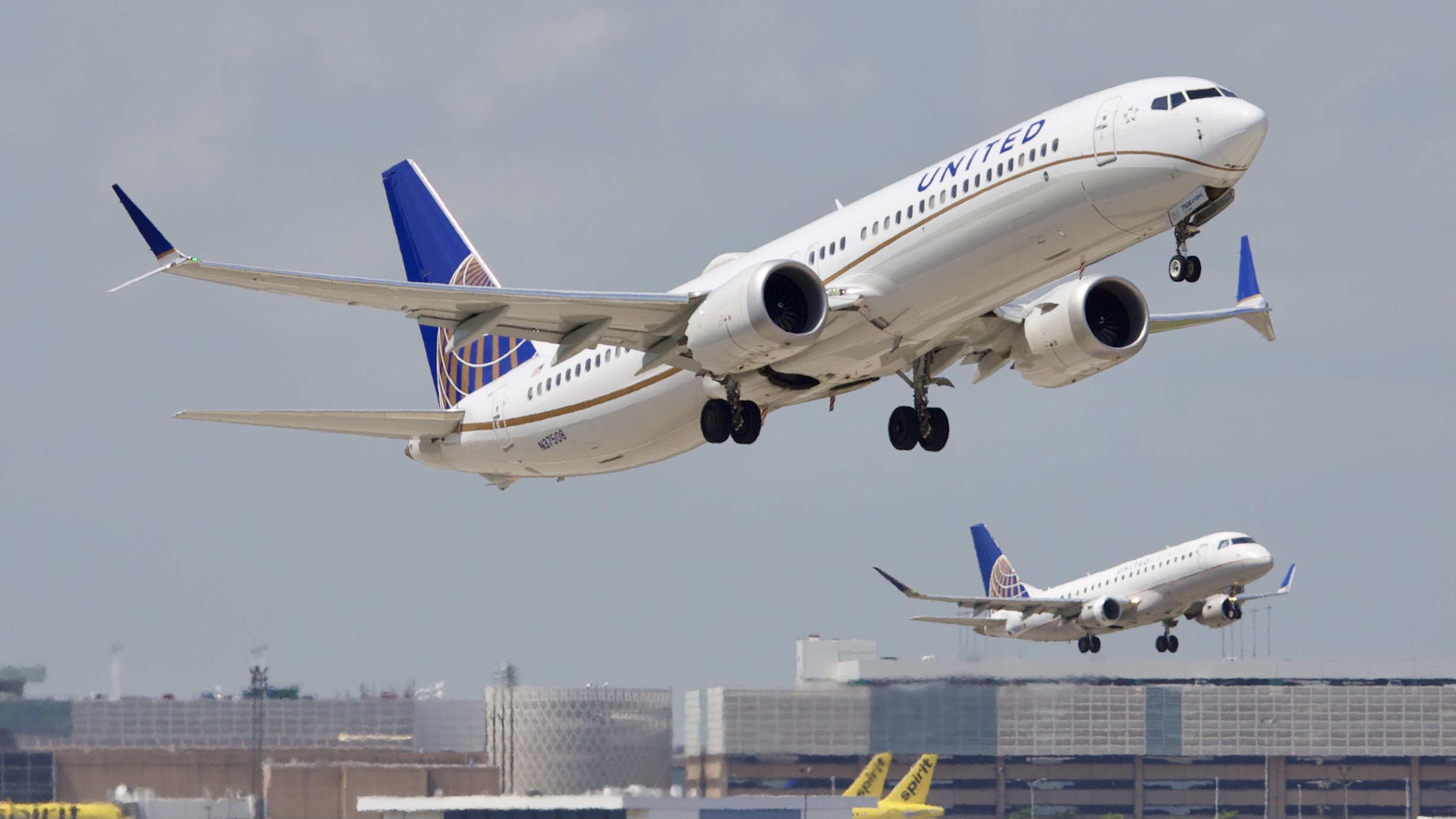 Full size: United Airlines Boeing 737 MAX 9 N37508 at Houston-George Bush Intercontinental Airport