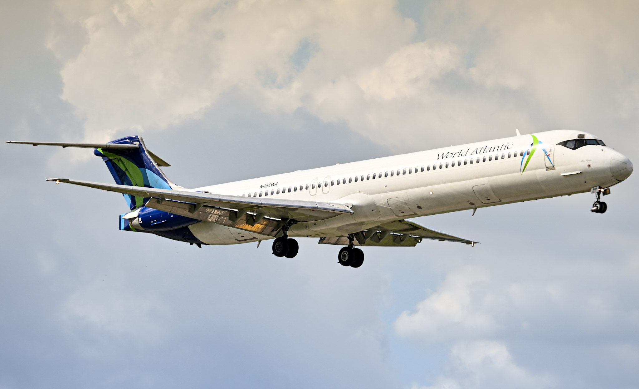 Full size: World Atlantic Airlines McDonnell Douglas MD-83 N805WA at Miami International Airport