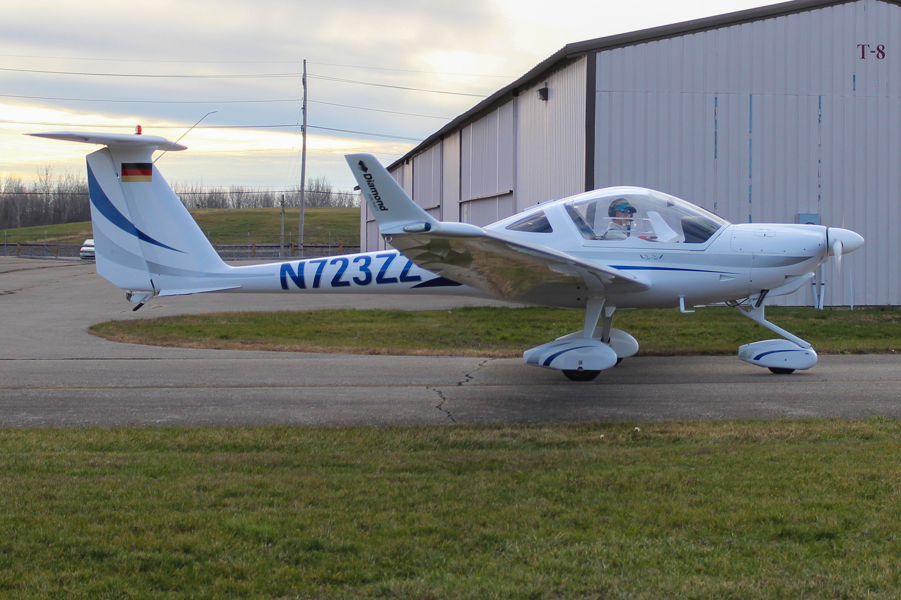Full size: PRIVATE Diamond HK-36 N723ZZ at Butler County Regional Airport/Hogan Field