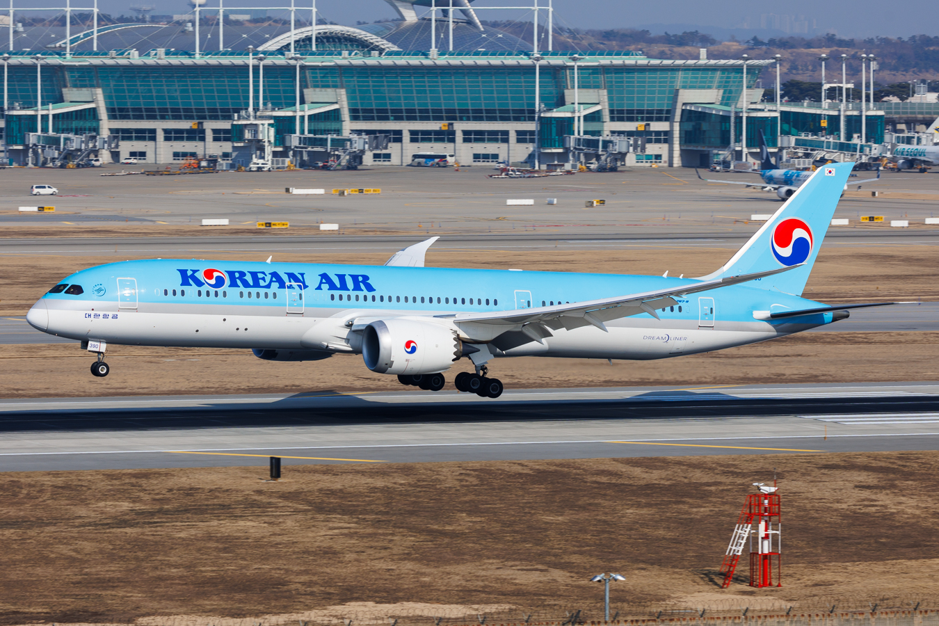 Full size: Korean Air Boeing 787-9 HL8390 at Seoul-Incheon International Airport