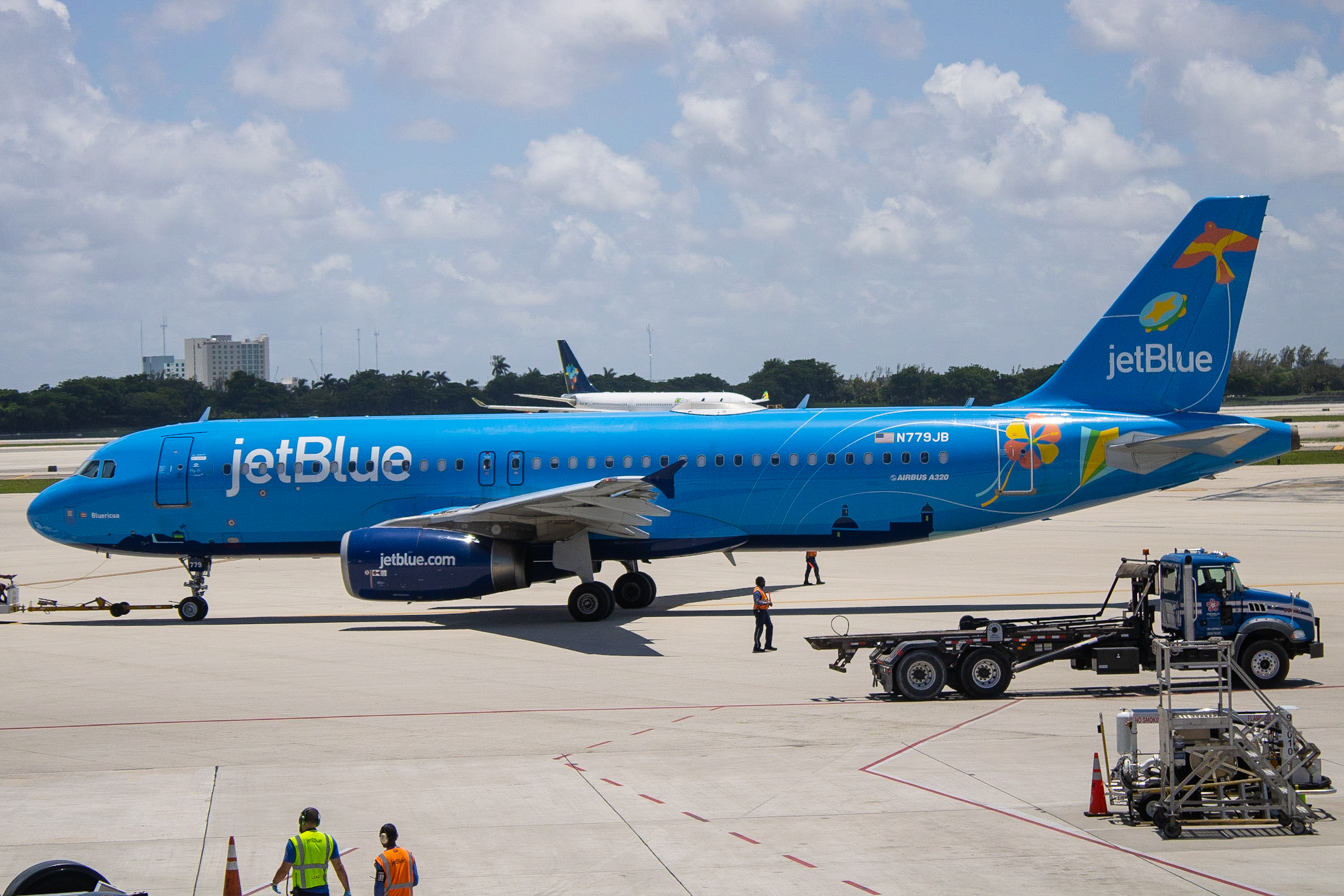 Full size: JetBlue Airways Airbus A320 N779JB at Fort Lauderdale/Hollywood International Airport