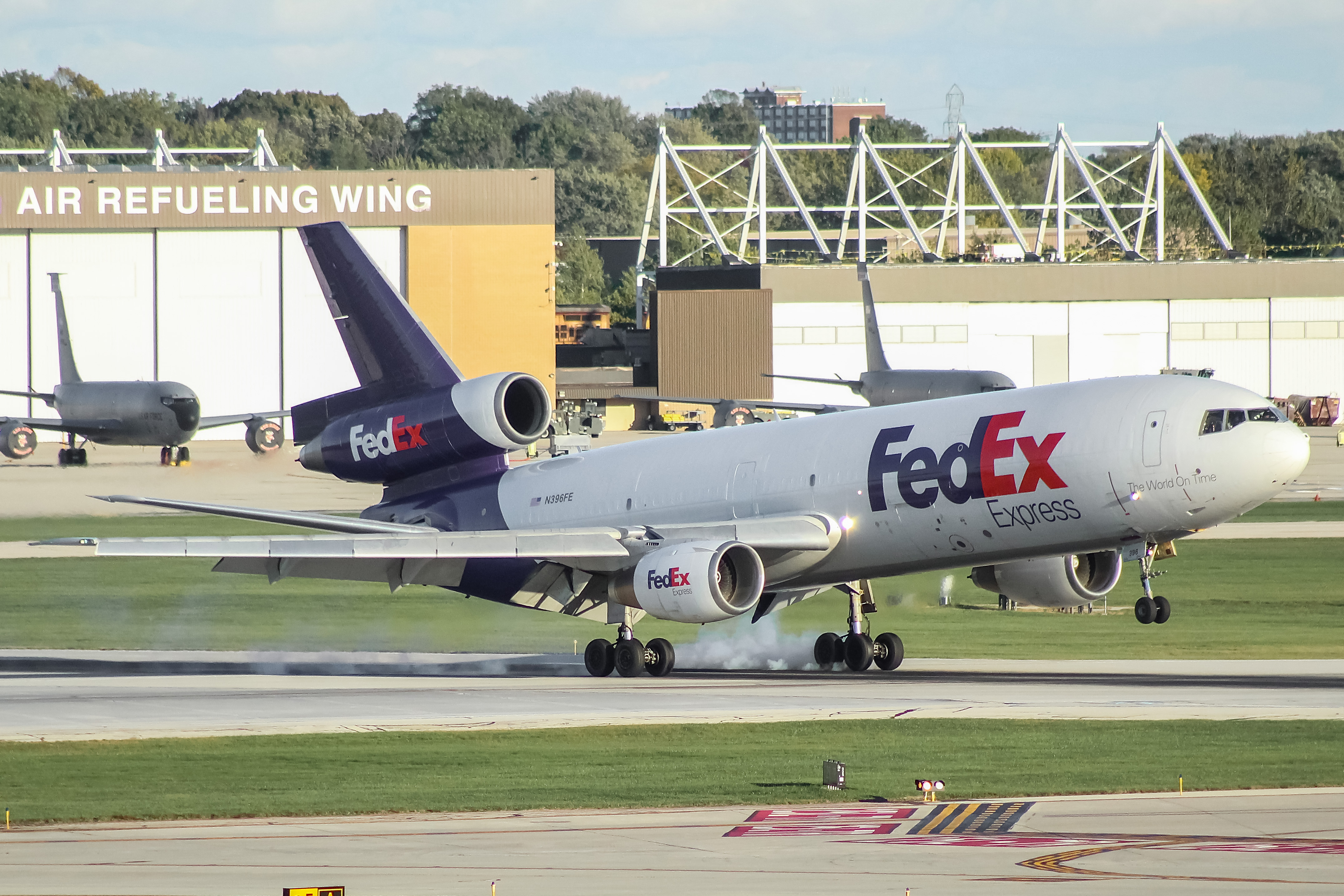 Full size: FedEx McDonnell Douglas DC-10F N396FE at General Mitchell International Airport