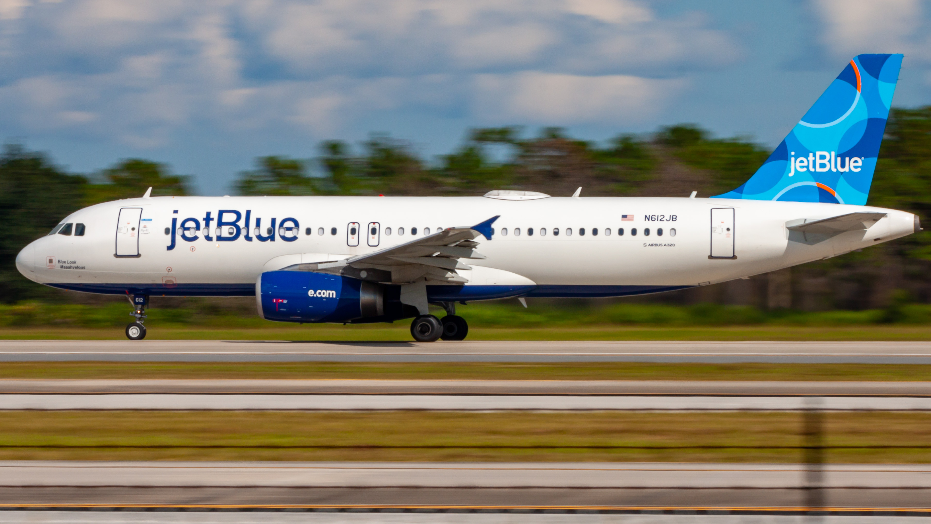 Full size: JetBlue Airways Airbus A320 N612JB at Orlando International Airport