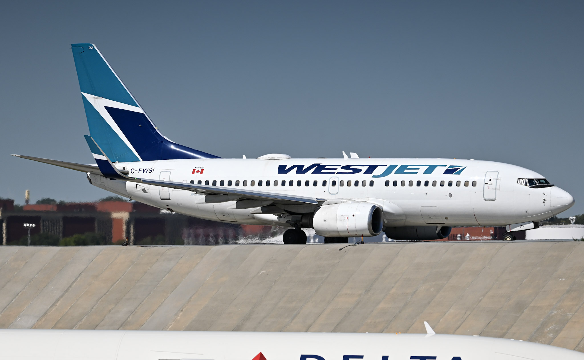 Full size: WestJet Boeing 737-700 C-FWSI at Hartsfield-Jackson Atlanta International Airport