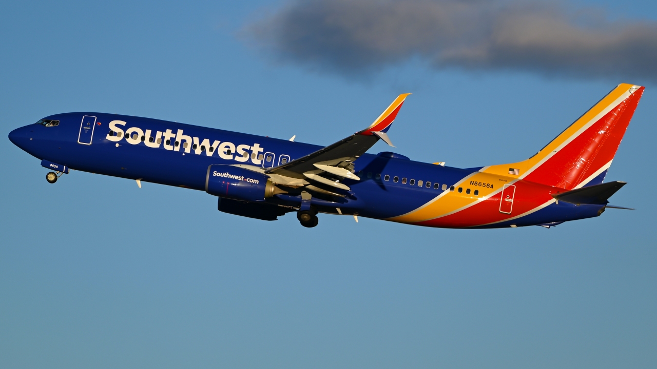 Full size: Southwest Airlines Boeing 737-800 N8658A at Reno/Tahoe International Airport