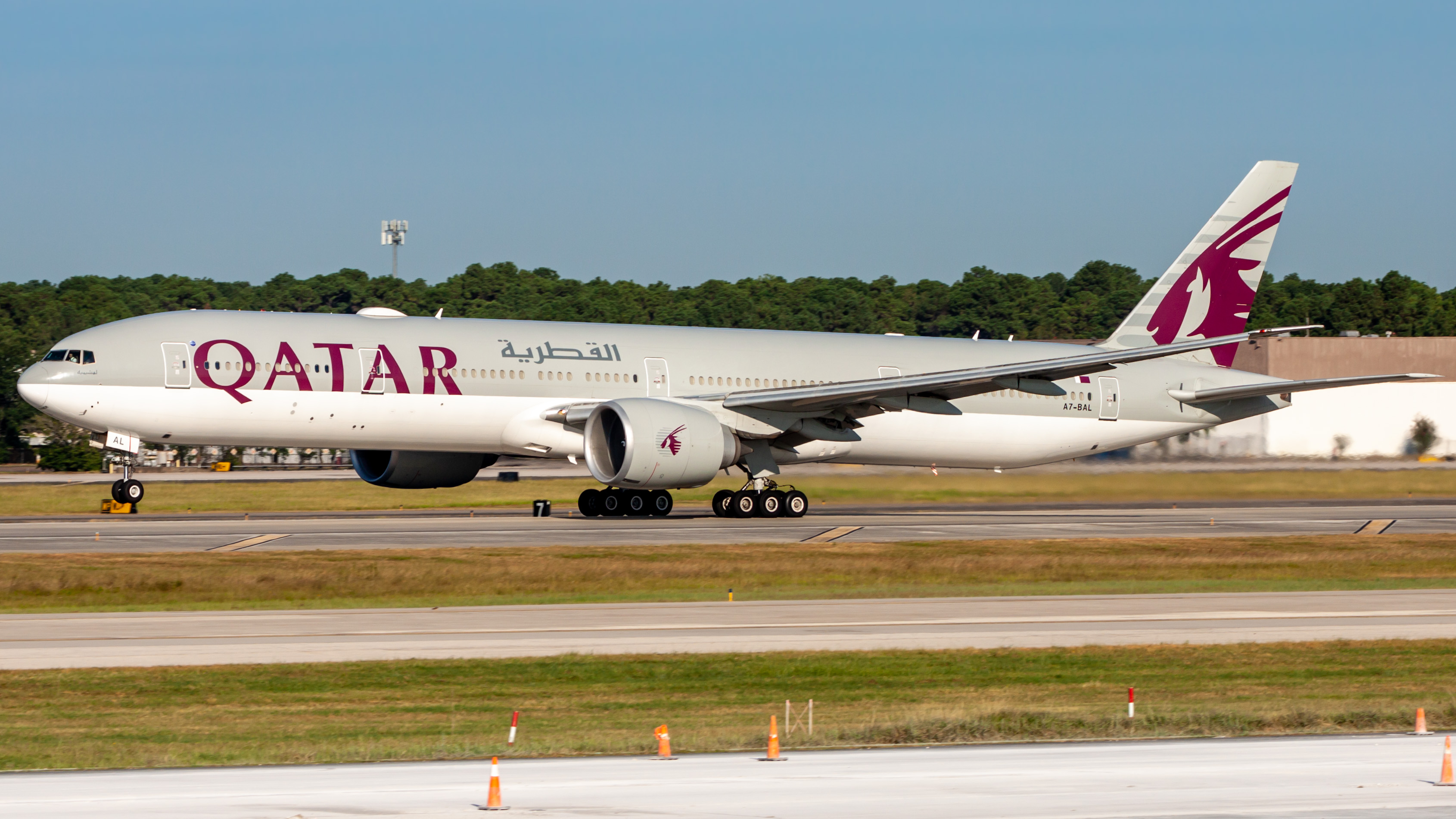Full size: Qatar Airways Boeing 777-300ER A7-BAL at Houston-George Bush Intercontinental Airport