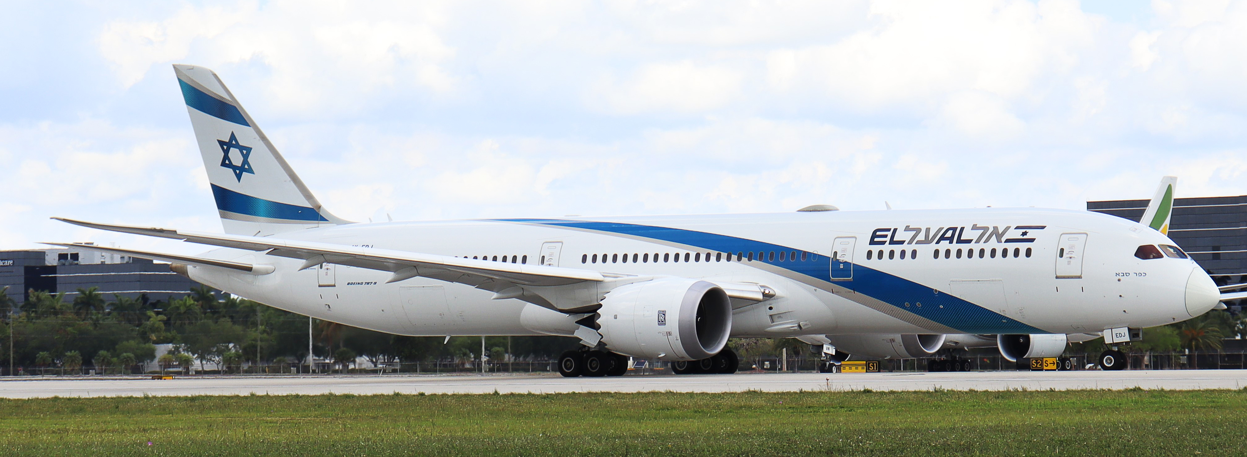 Full size: El Al Boeing 787-9 4X-EDJ at Miami International Airport