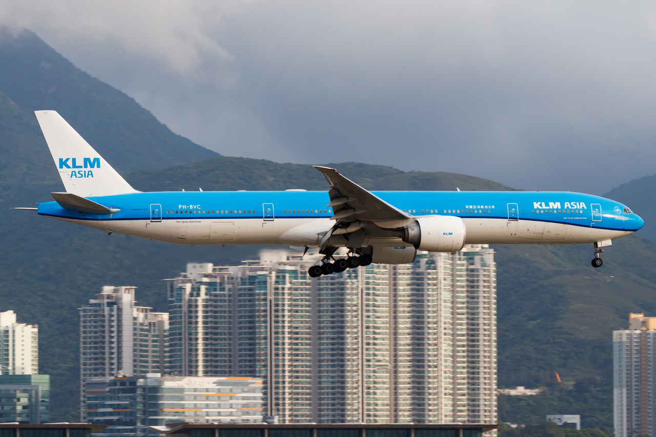 Full size: KLM ASIA B777-300ER PH-BVC at Hong Kong International Airport
