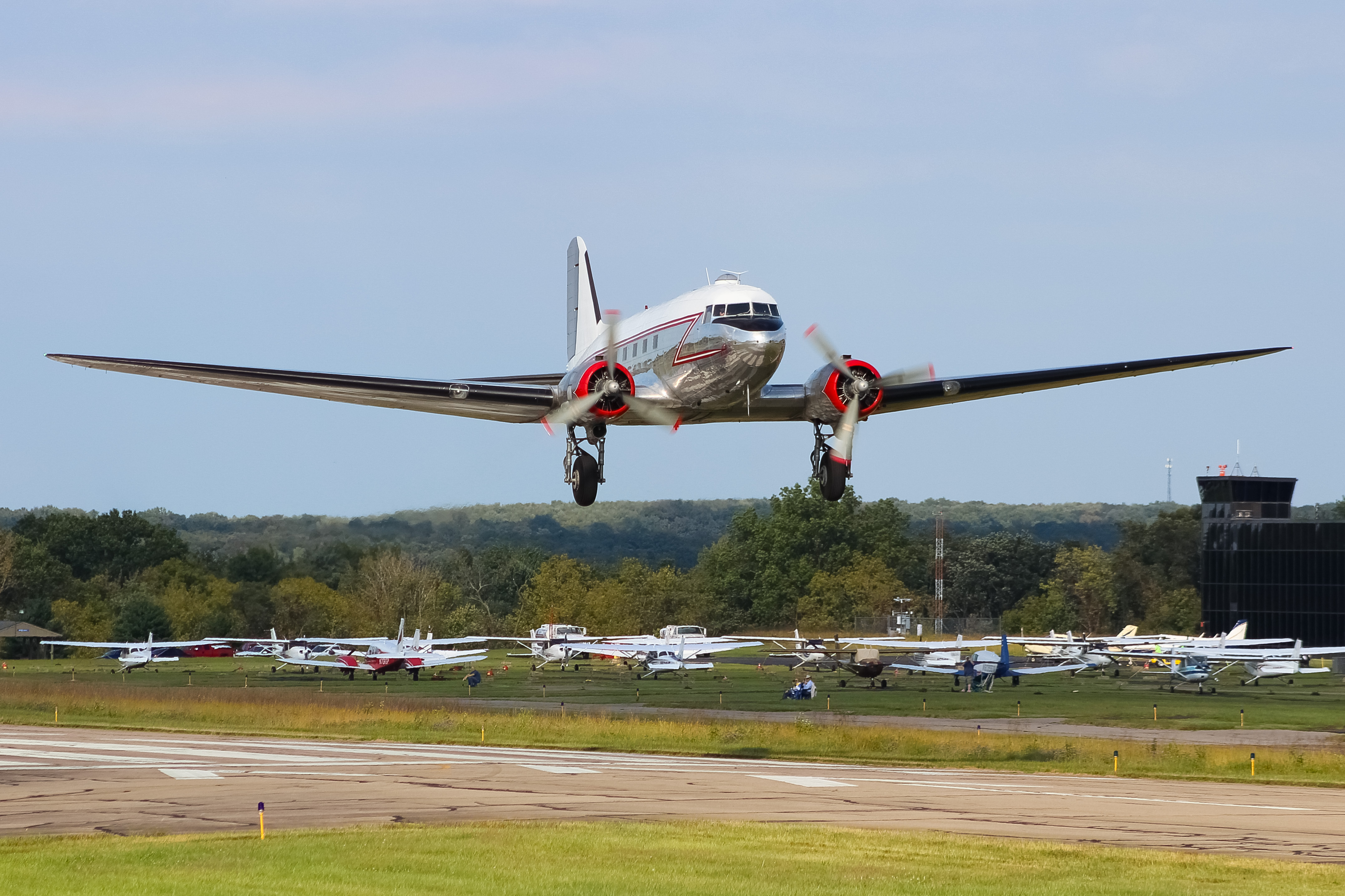 Full size: PRIVATE  Douglas DC-3 N472AF at Clermont County Airport