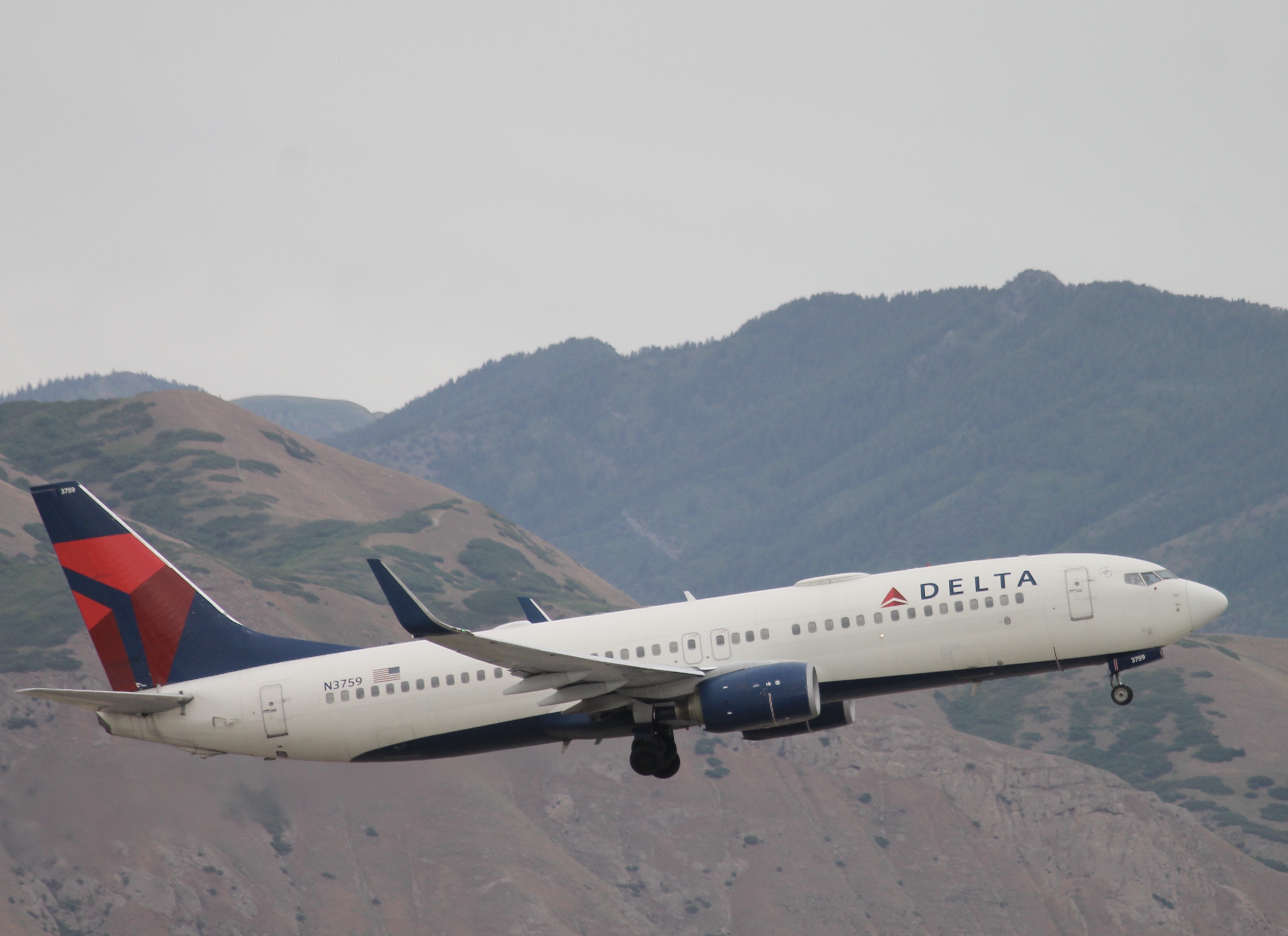 Full size: Delta Airlines Boeing 737-800 N3759 at Salt Lake City International Airport