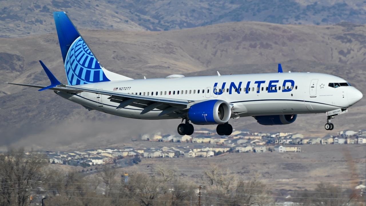 Full size: United Airlines Boeing 737 MAX 8 N27277 at Reno/Tahoe International Airport