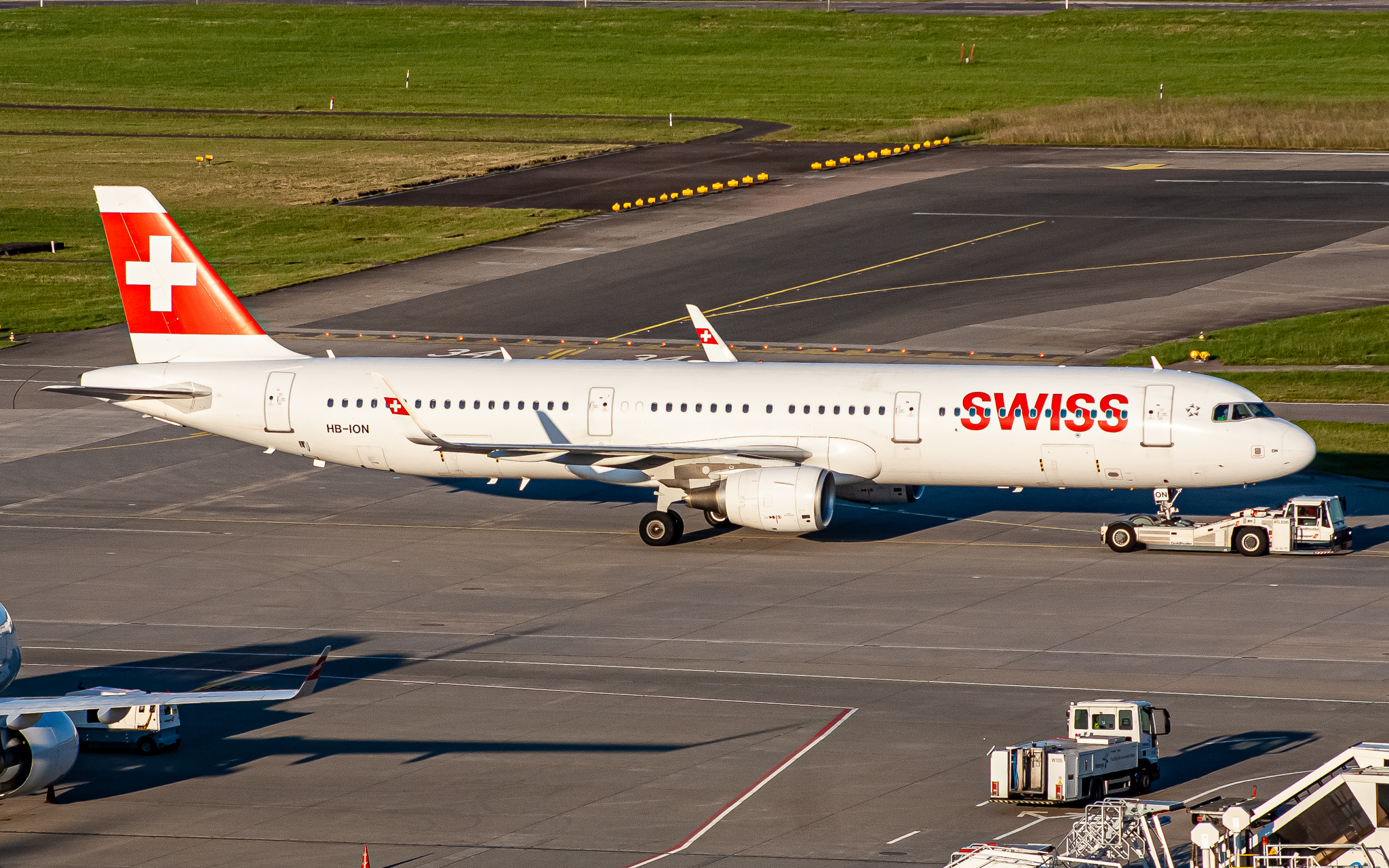 Full size: Swiss International Air Lines Airbus A321-200 HB-ION at Zurich-Kloten Airport