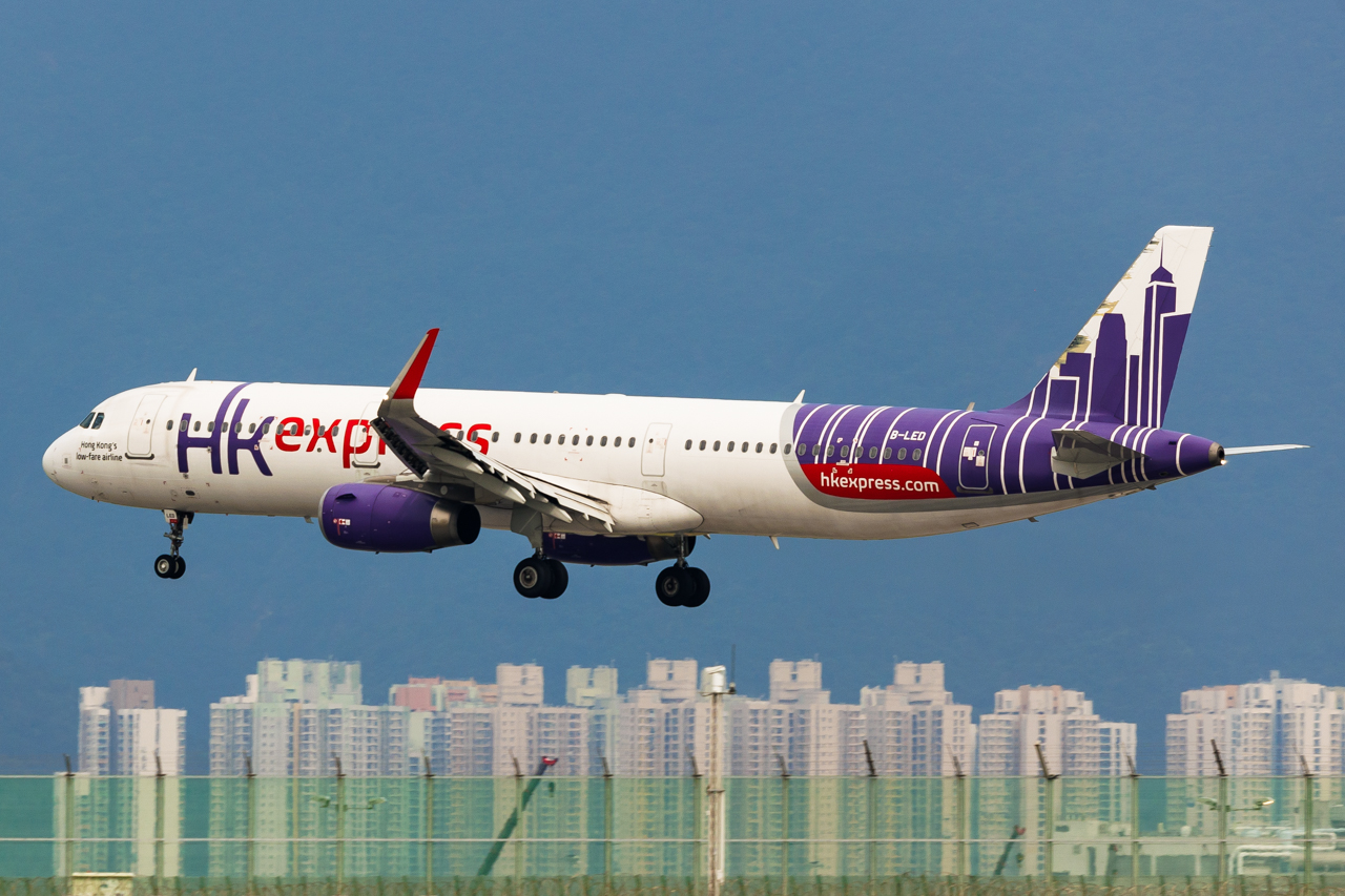 Full size: Hong Kong Express Airbus A321-200 B-LEB at Hong Kong International Airport