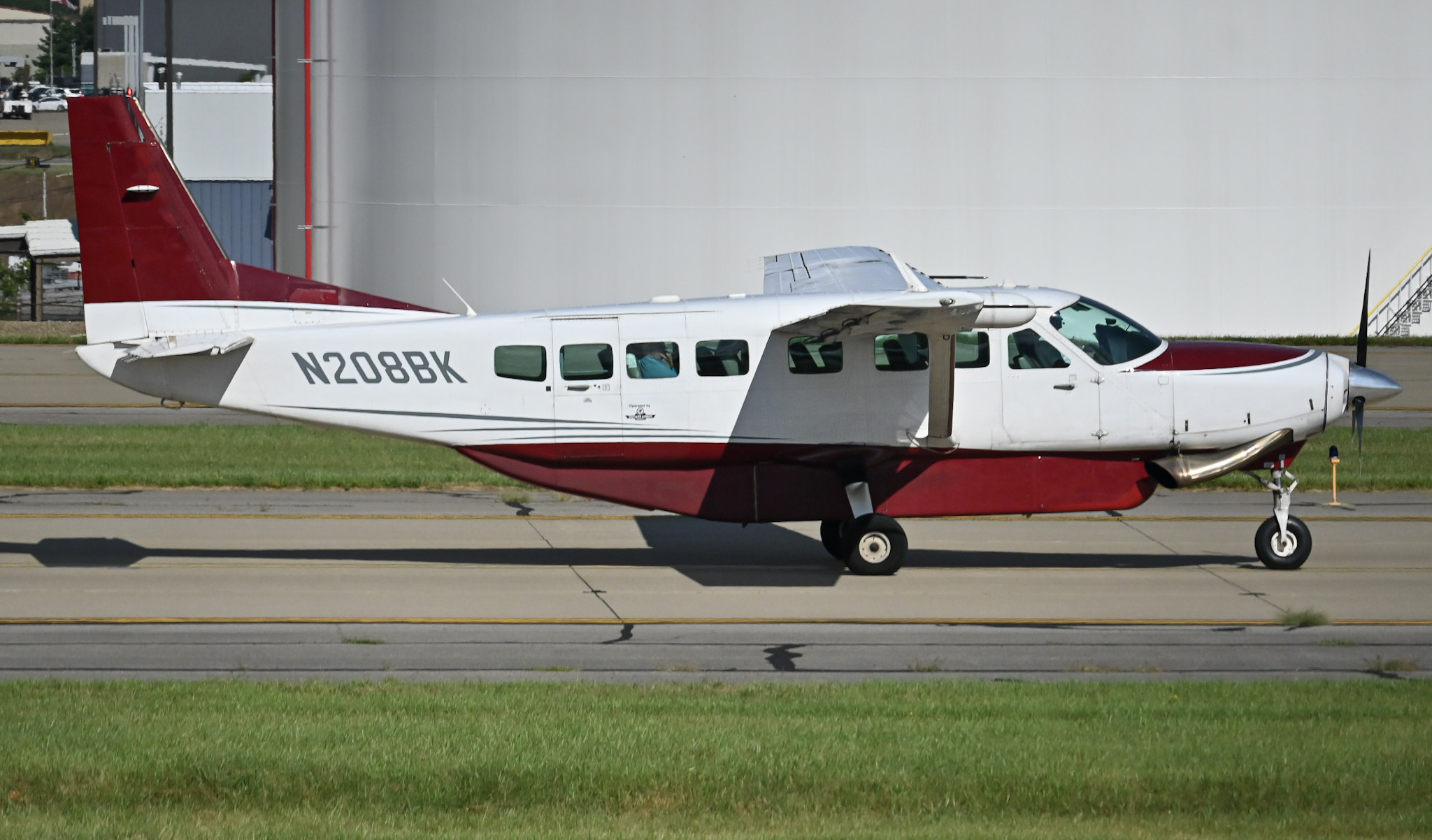 Full size: Southern Airways Express Cessna Grand Caravan N208BK at Pittsburgh International Airport