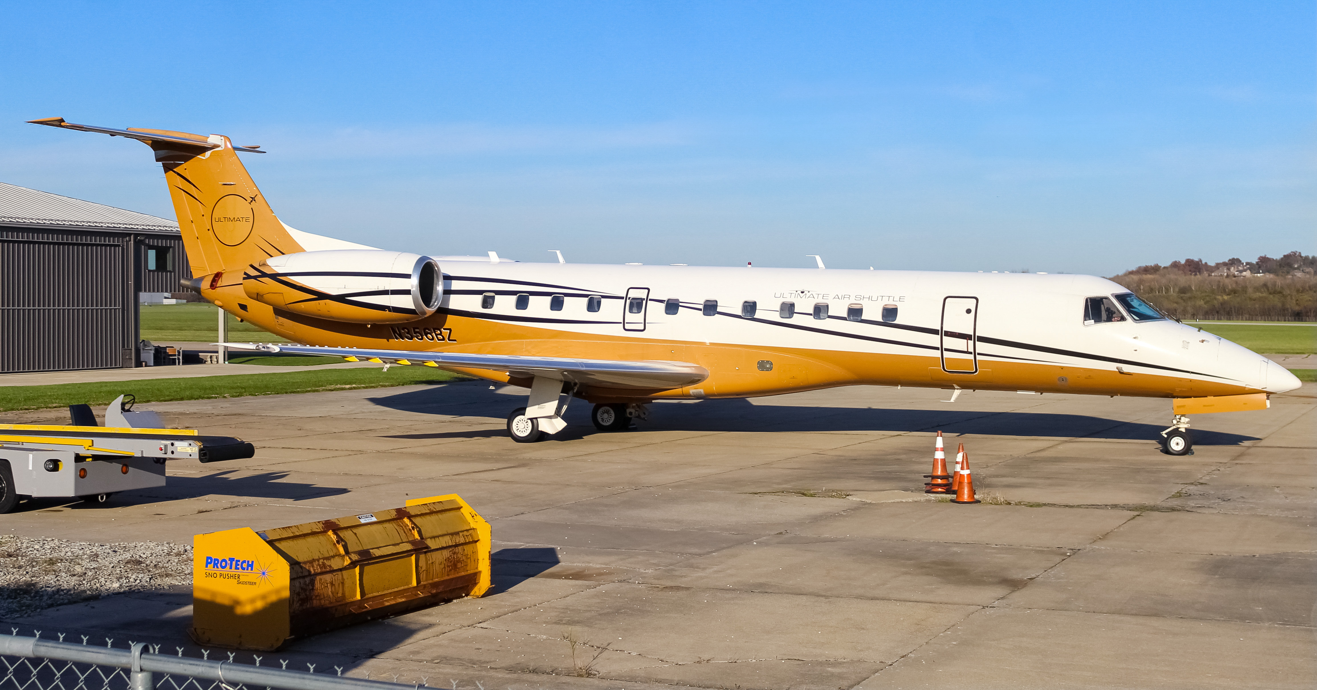 Full size: Ultimate Air Shuttle Embraer ERJ135 N356BZ at Cincinnati Municipal Airport/Lunken Field