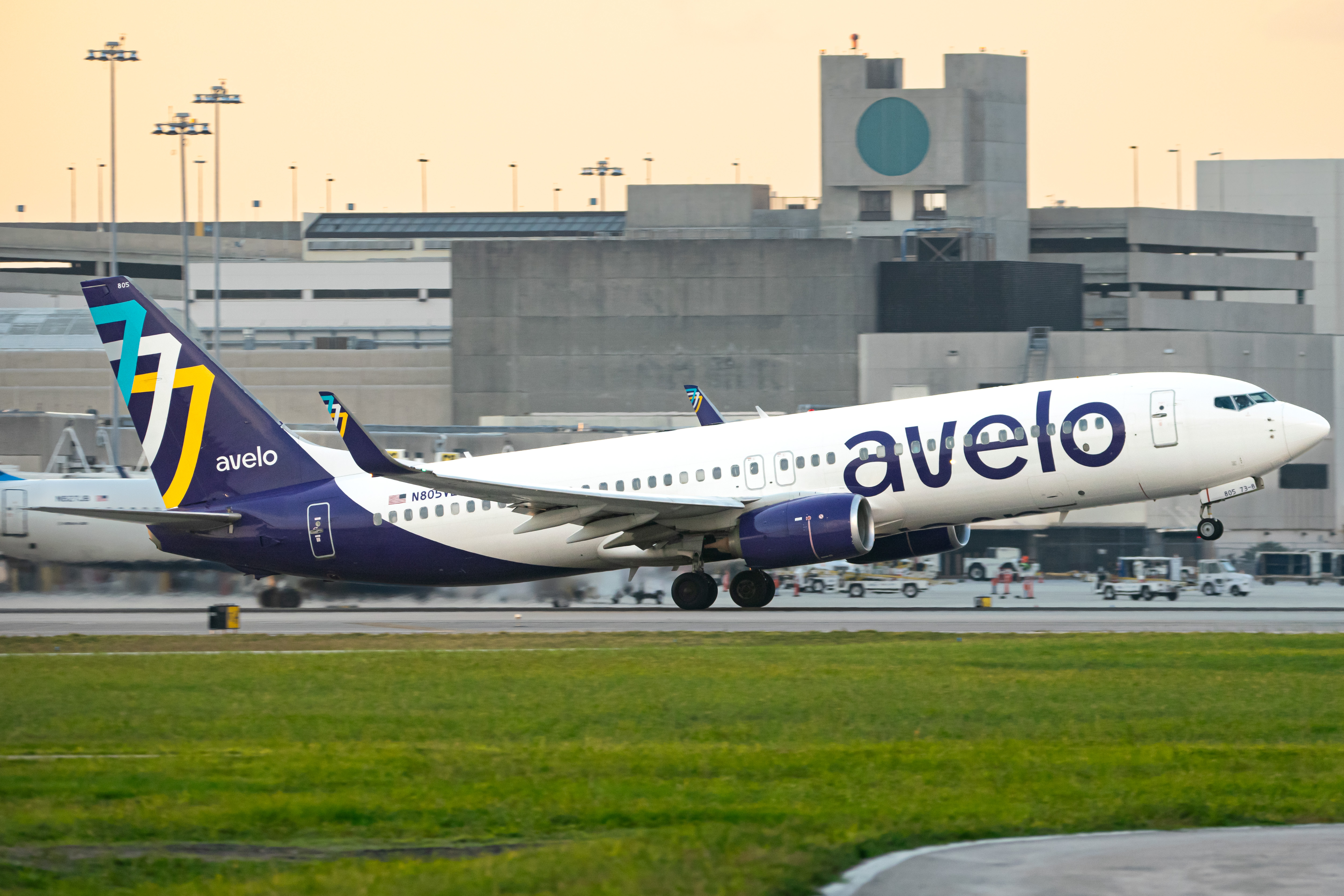 Full size: Avelo Airlines Boeing 737-800 N805VL at Palm Beach International Airport