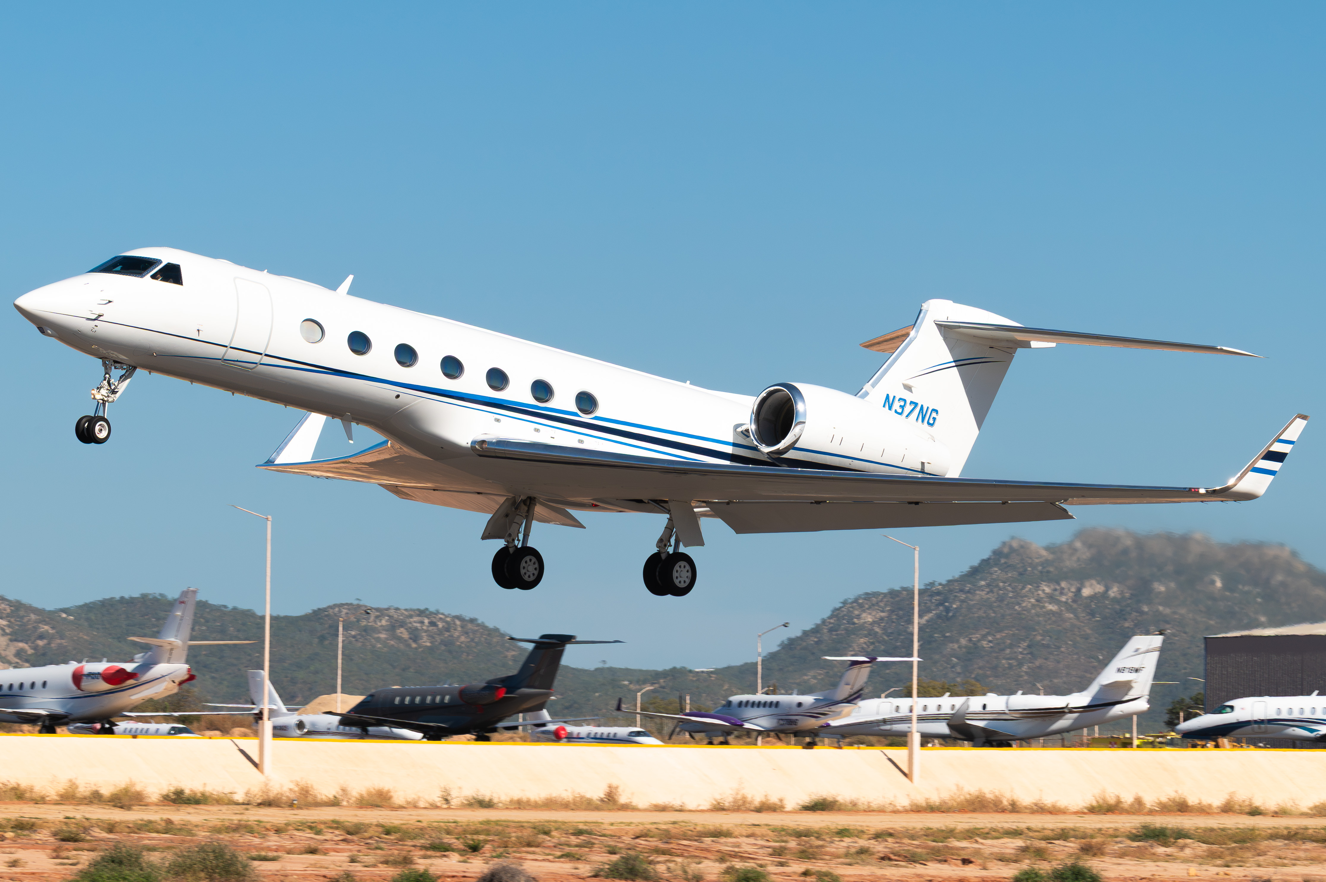 Full size: PRIVATE Gulfstream G550 N37NG at Aeropuerto de Cabo San Lucas Internacional