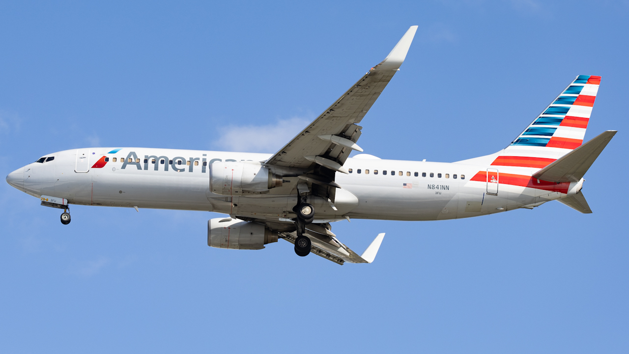 Full size: American Airlines Boeing 737-800 N841NN at Tampa International Airport