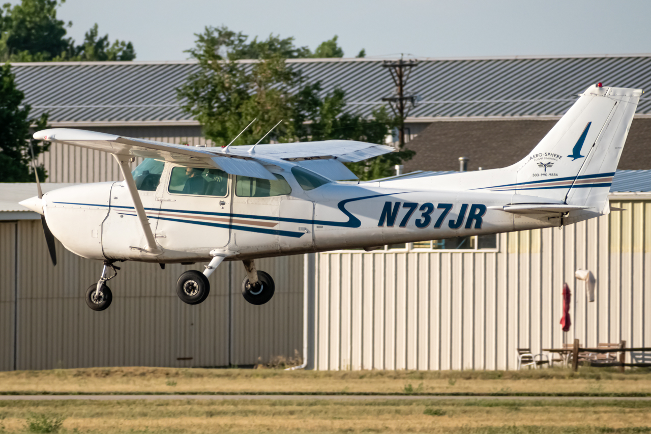 Full size: PRIVATE Cessna 172 N737JR at Vance Brand Airport